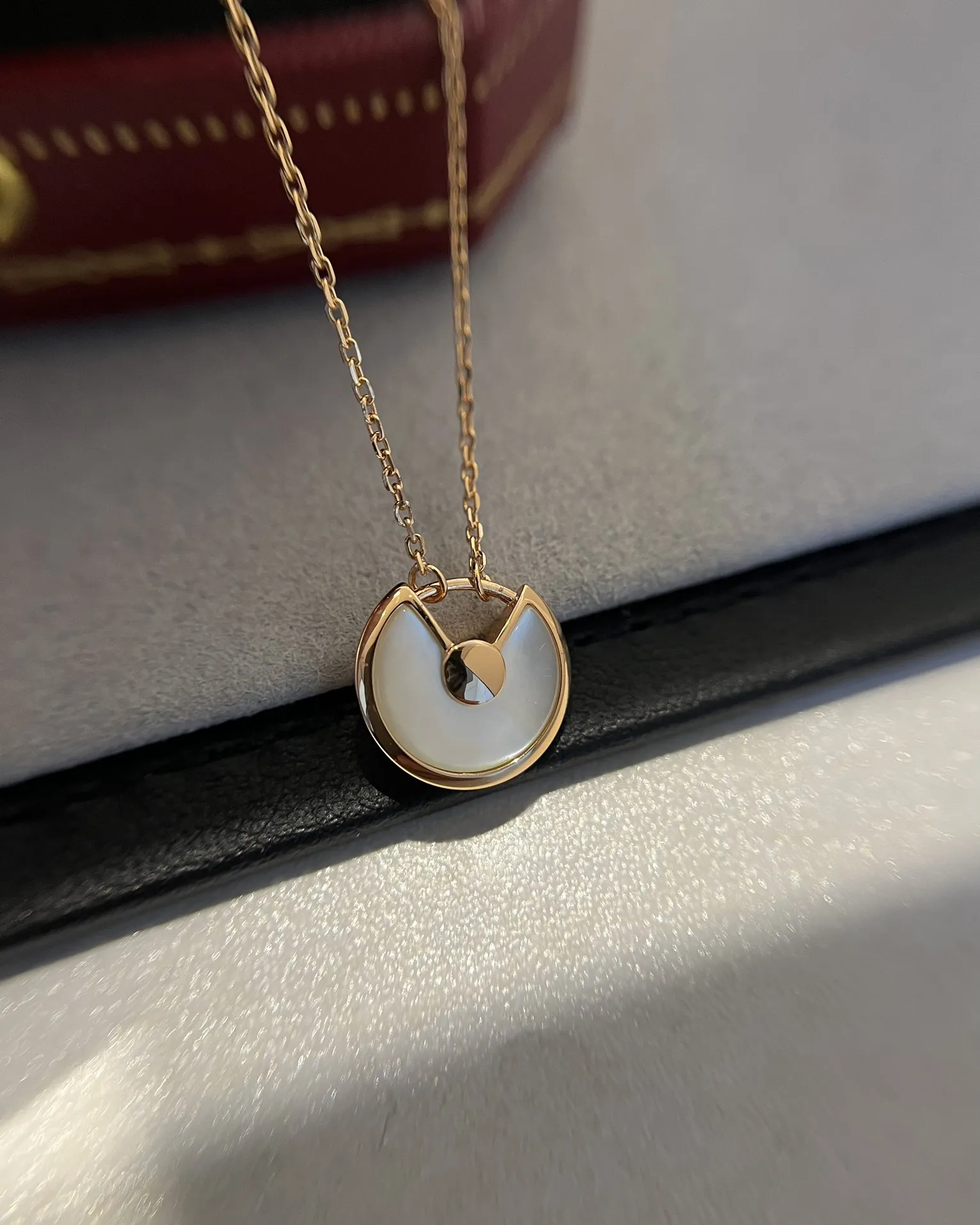 Amulette Necklace Mini Mother-of-Pearl view 8