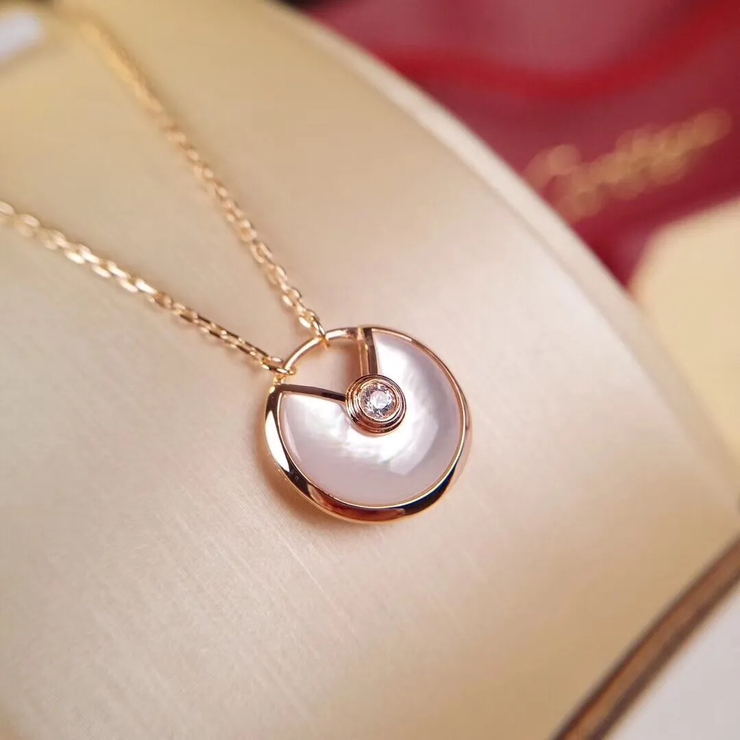 Amulette Necklace view 4