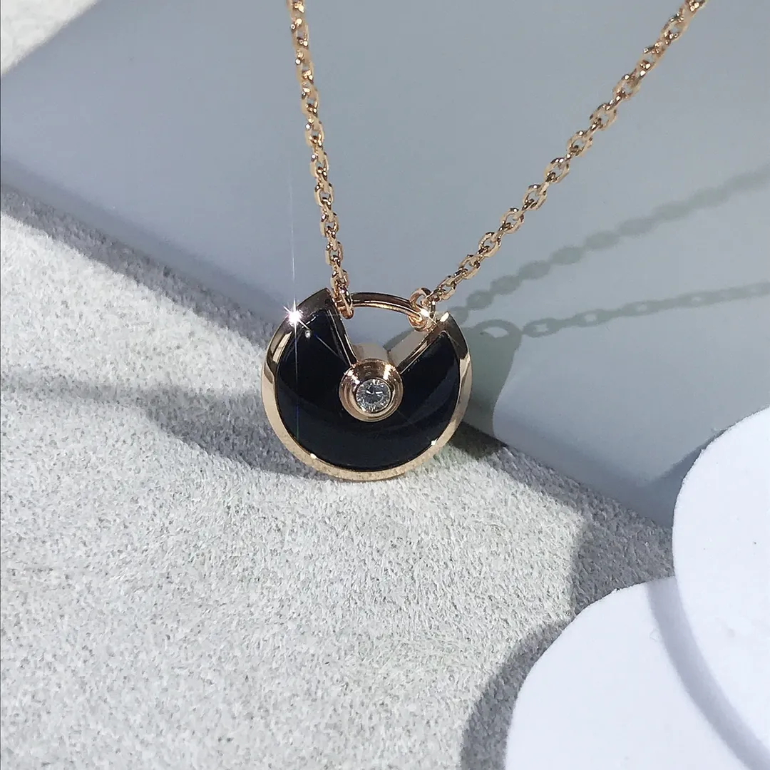 Amulette Onyx Power Charm view 2