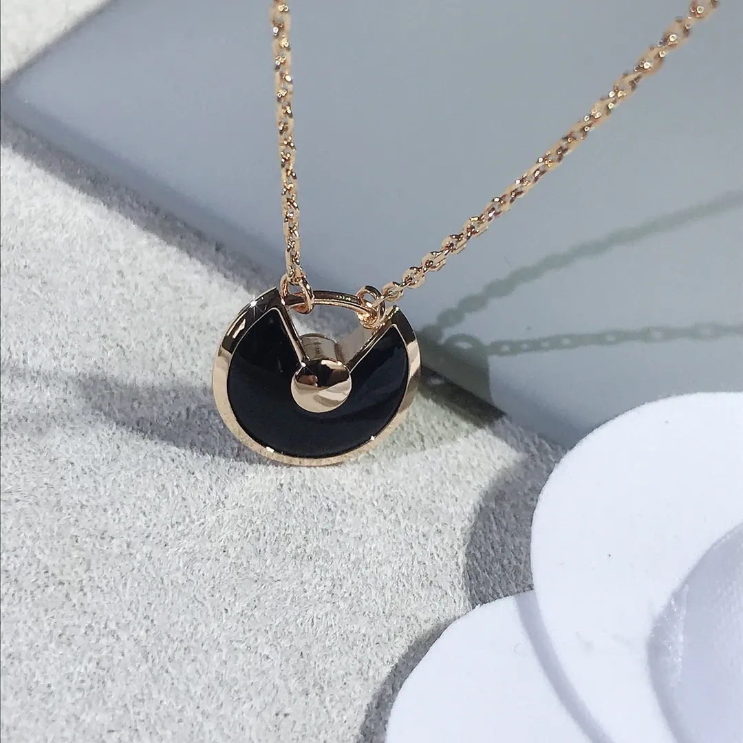 Amulette Onyx Power Charm view 3