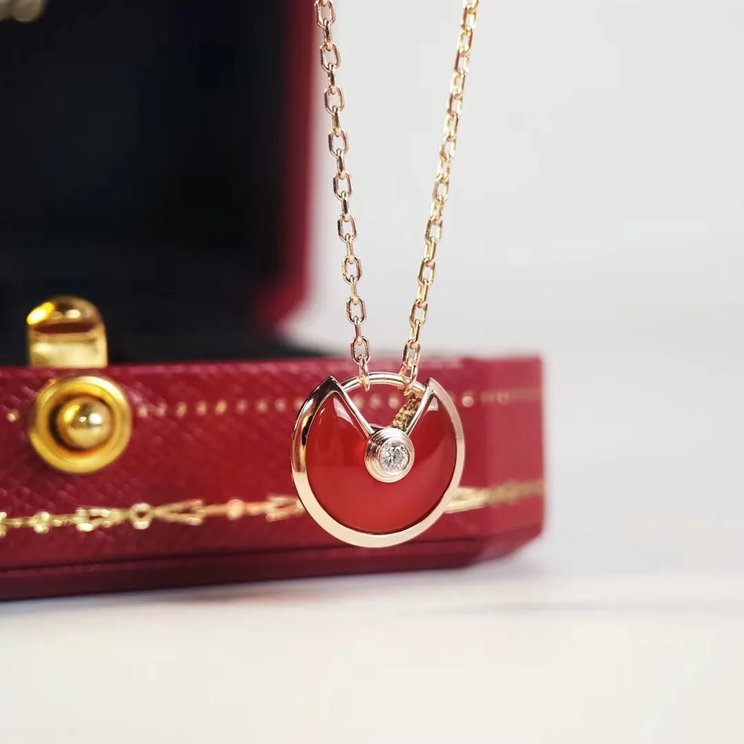 Amulette Red Carnelian view 2