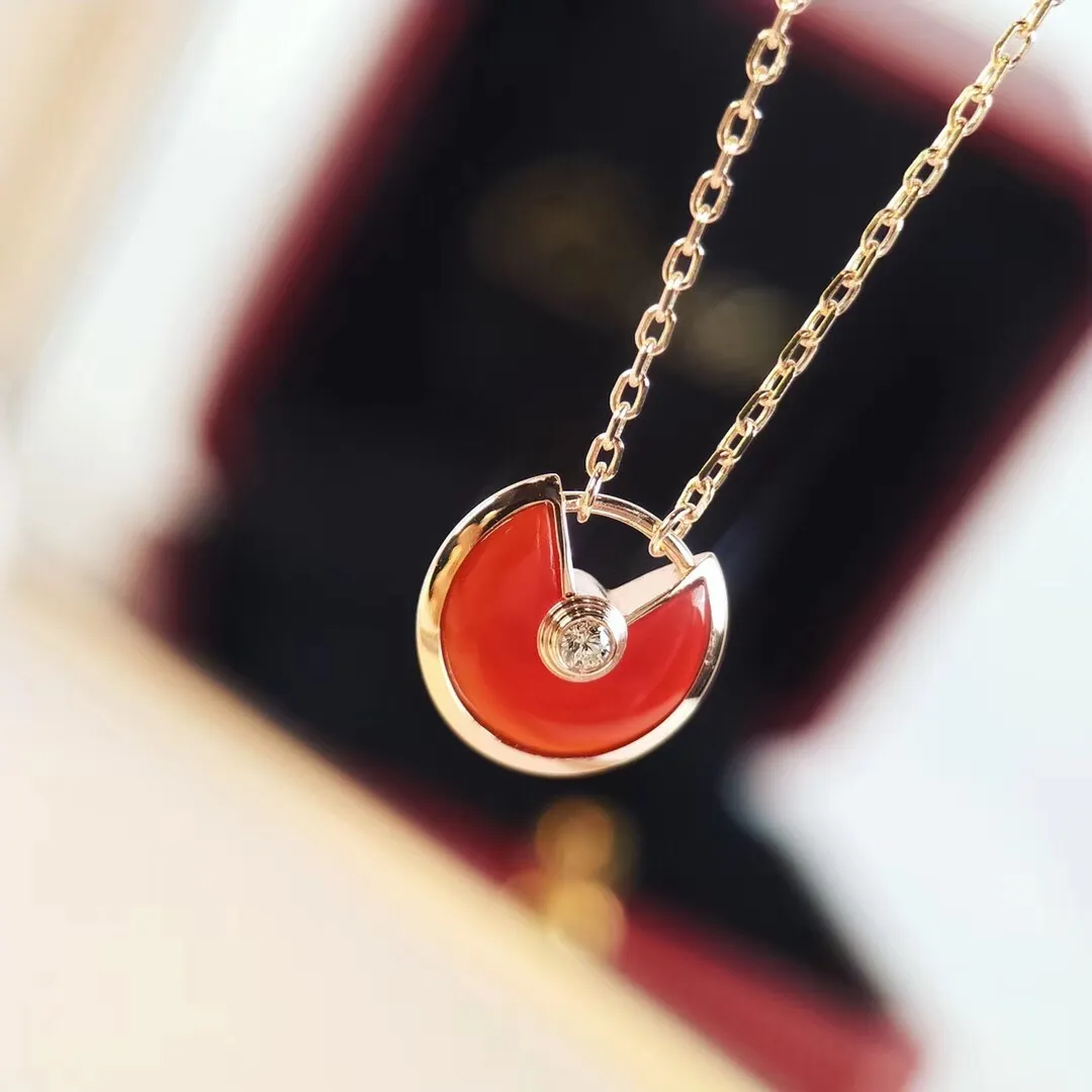 Amulette Red Carnelian view 3