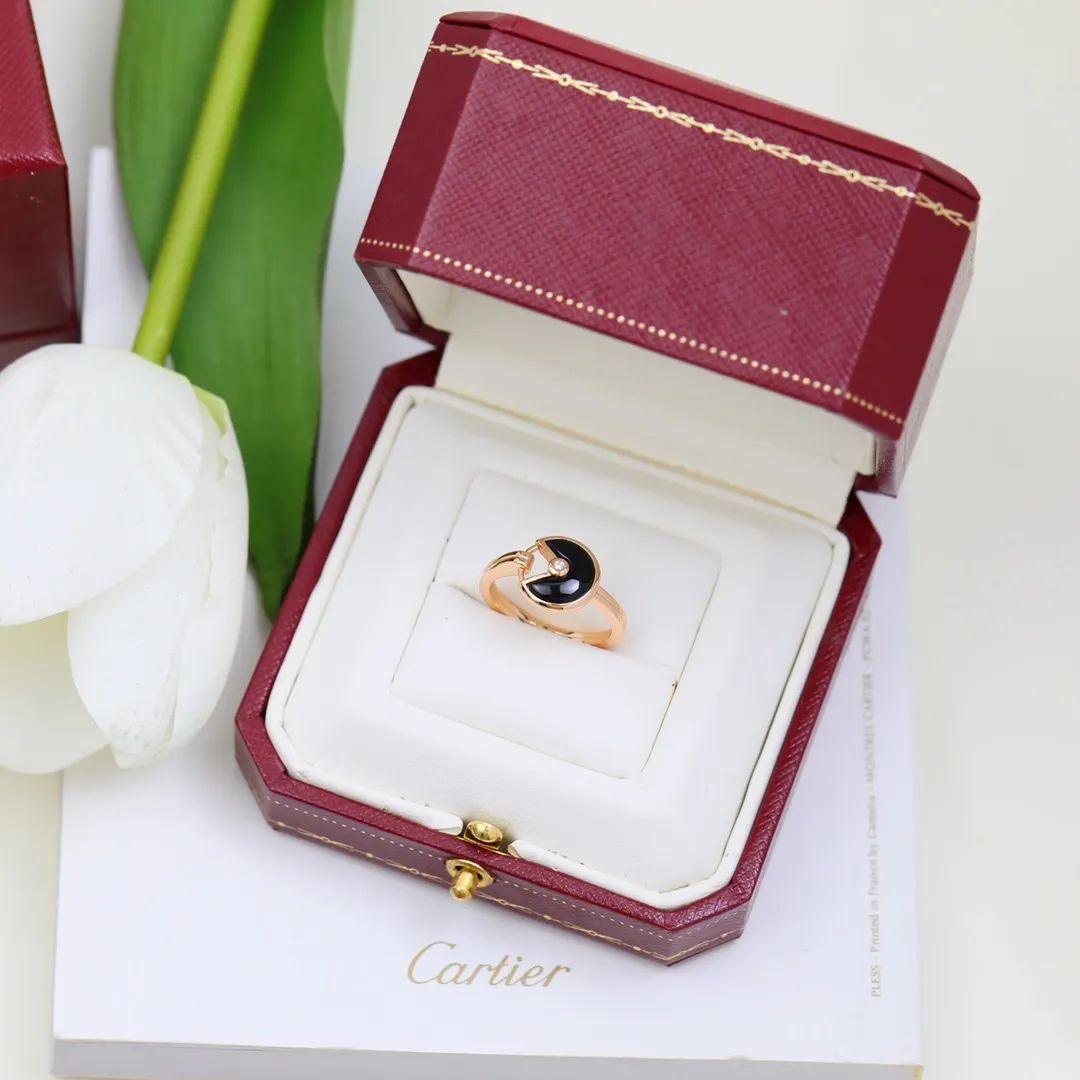 Amulette Ring Onyx Sterling Gold view 3