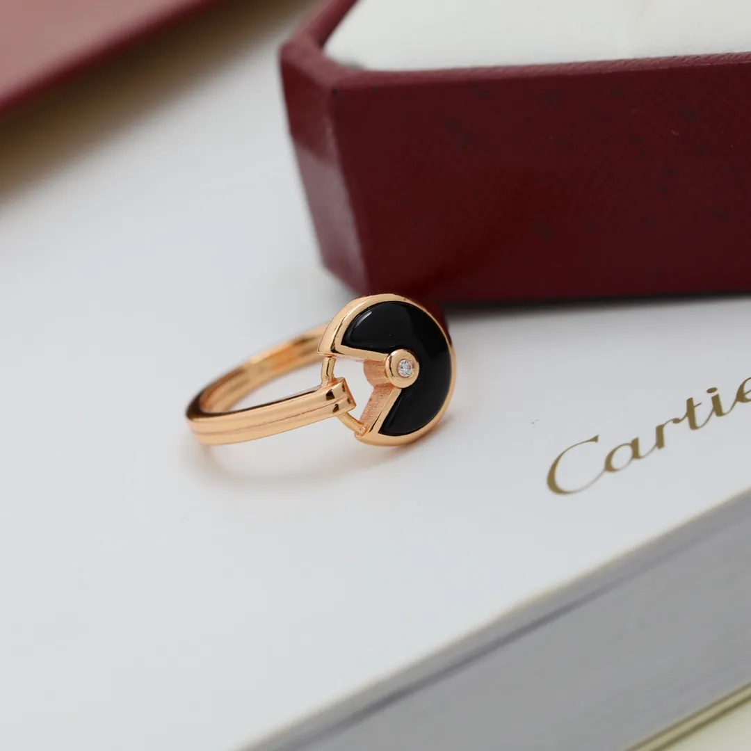 Amulette Ring Onyx Sterling Gold view 4
