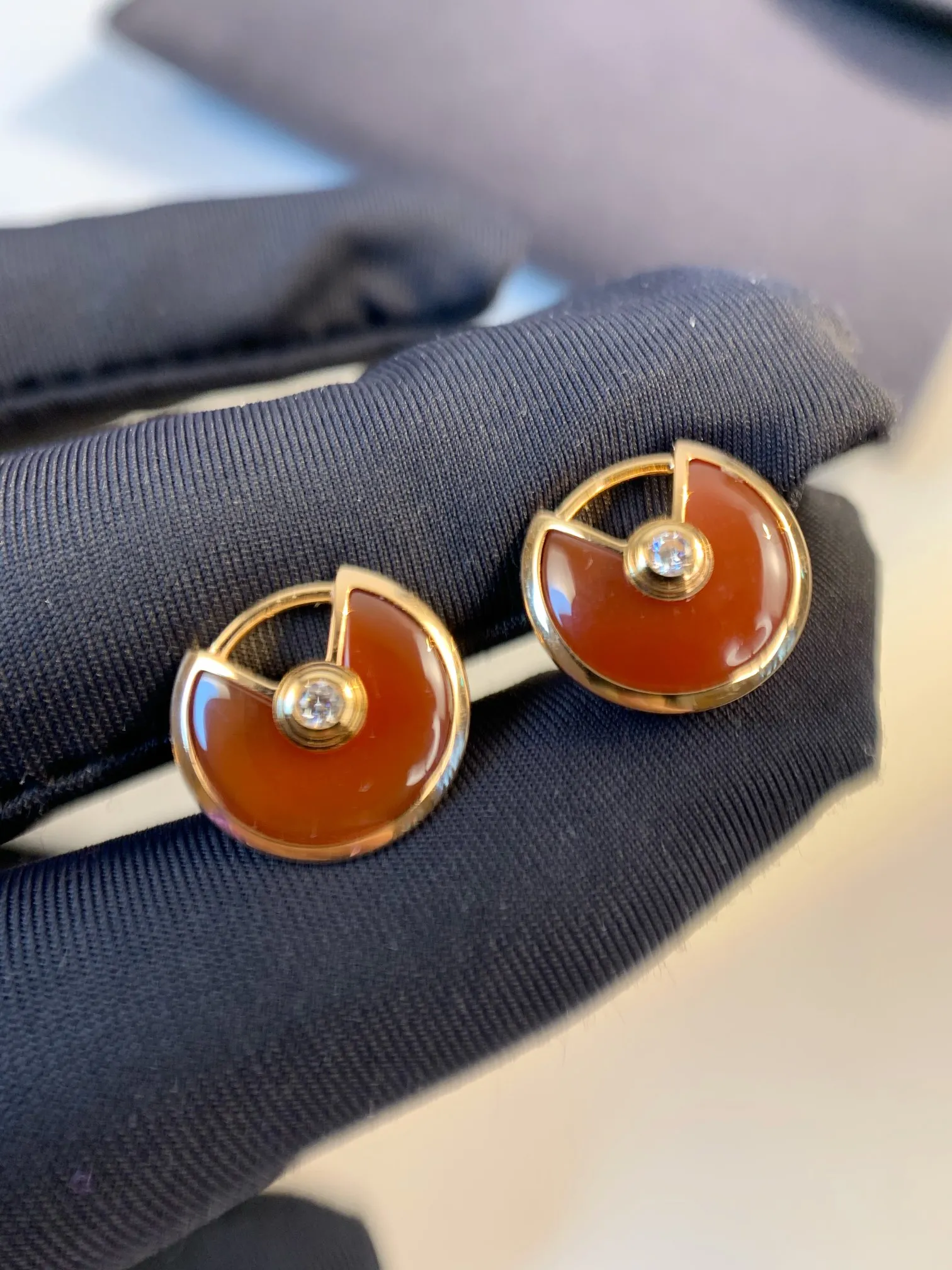 Amulette de Cartier Earrings Carnelian view 2
