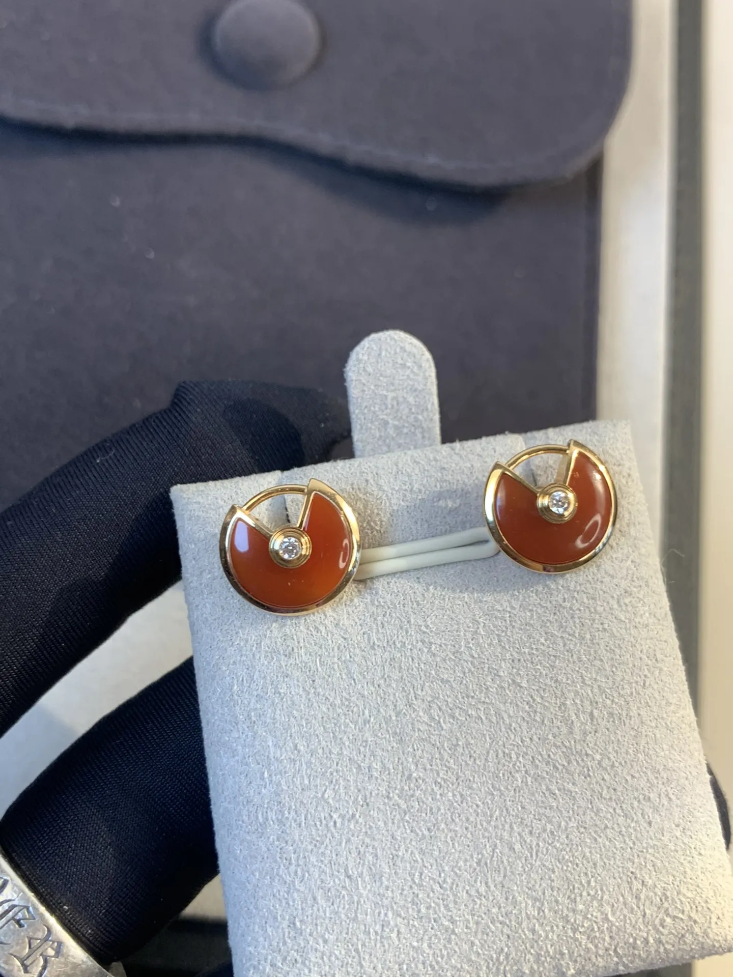 Amulette de Cartier Earrings Carnelian view 5