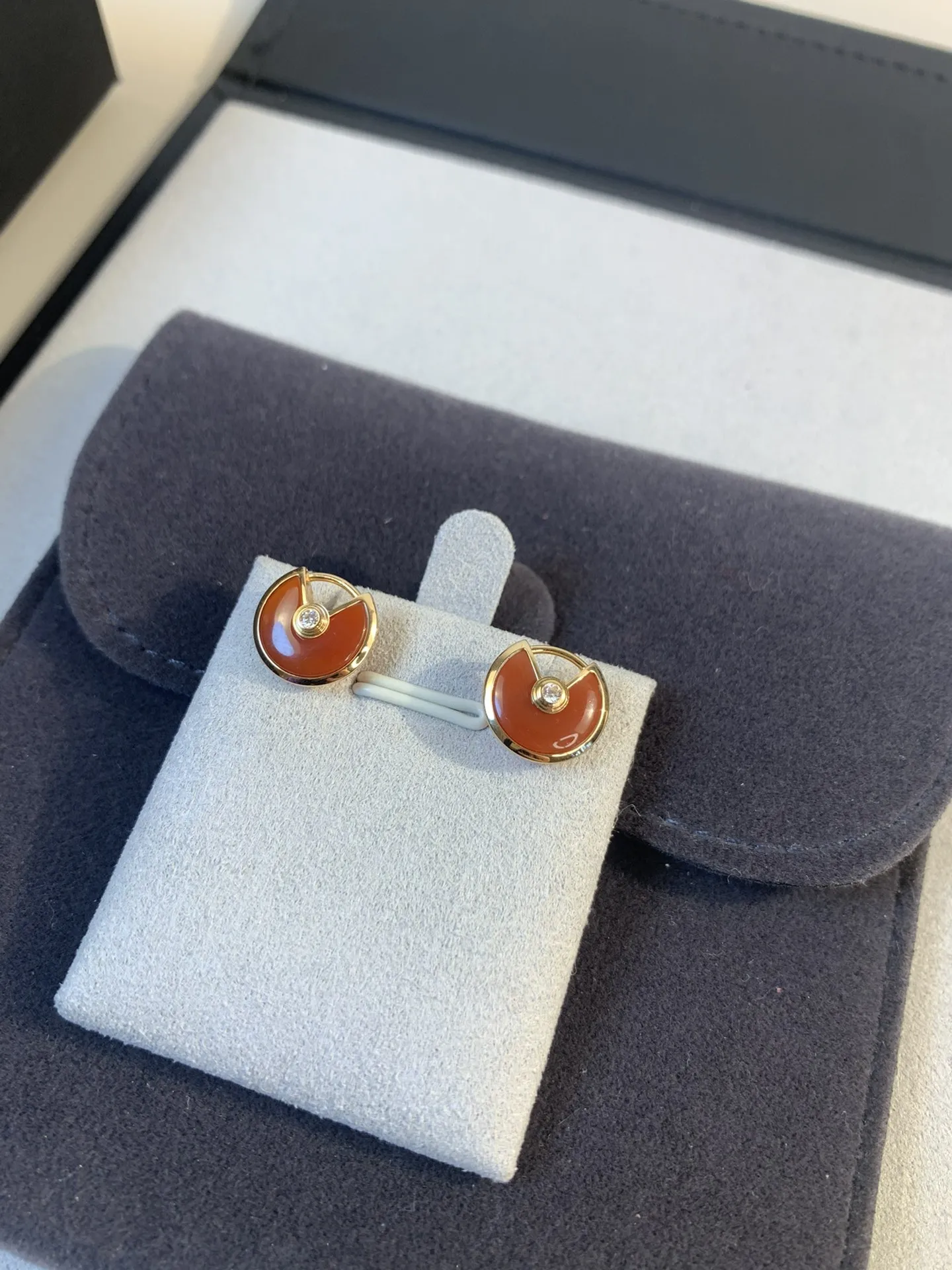 Amulette de Cartier Earrings Carnelian view 7