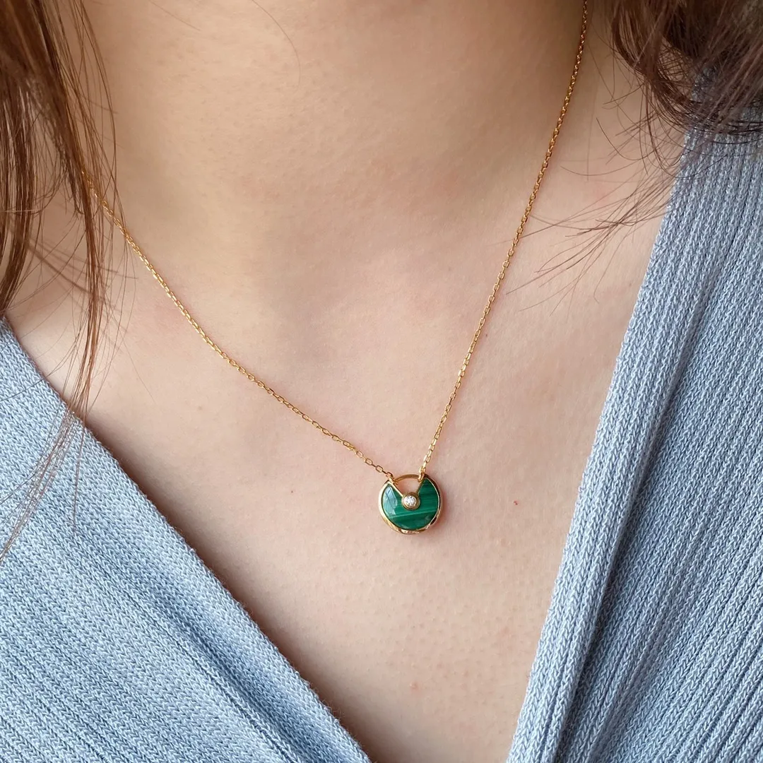 Amulette de Cartier Jewelry view 3