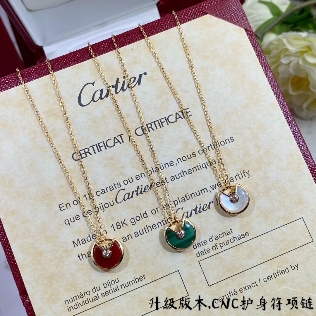 Amulette de Cartier Jewelry view 4