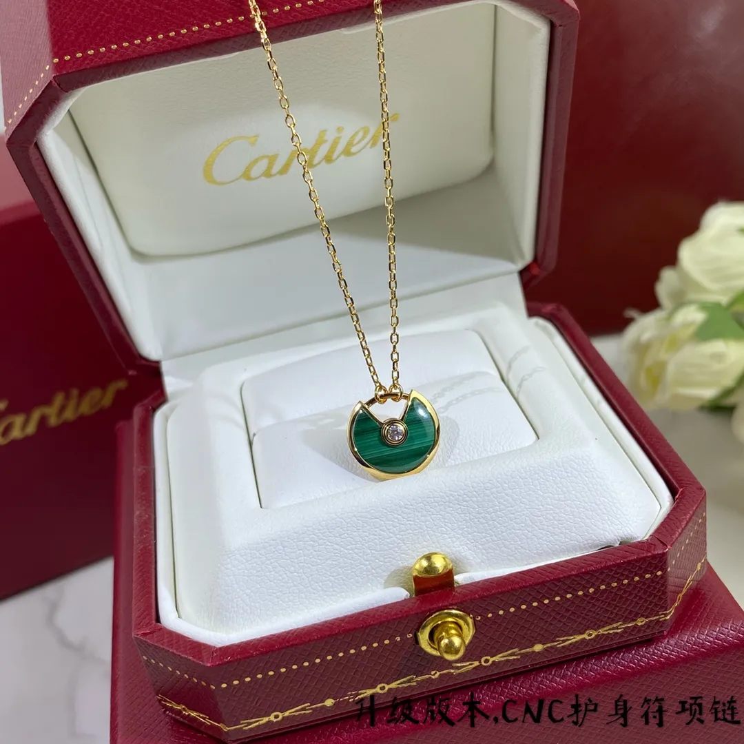 Amulette de Cartier Jewelry view 7