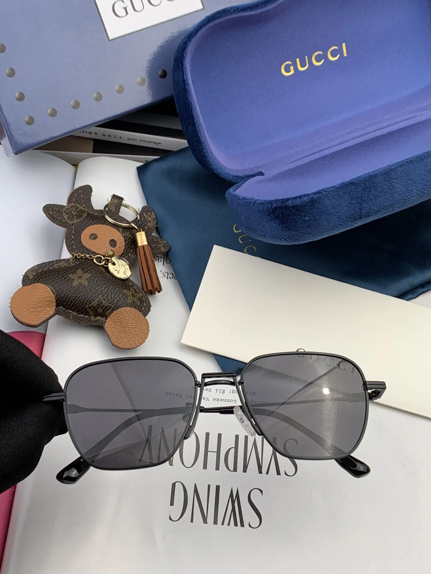 Gucci Ace Sunglasses [0zmGsA] view 3