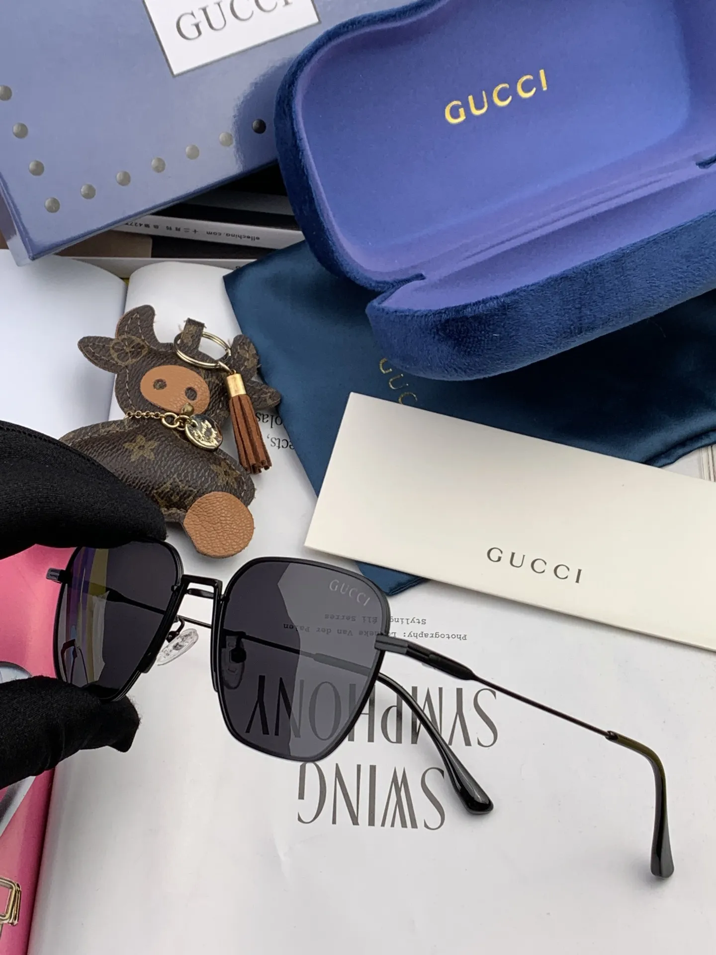 Gucci Ace Sunglasses [0zmGsA] view 4