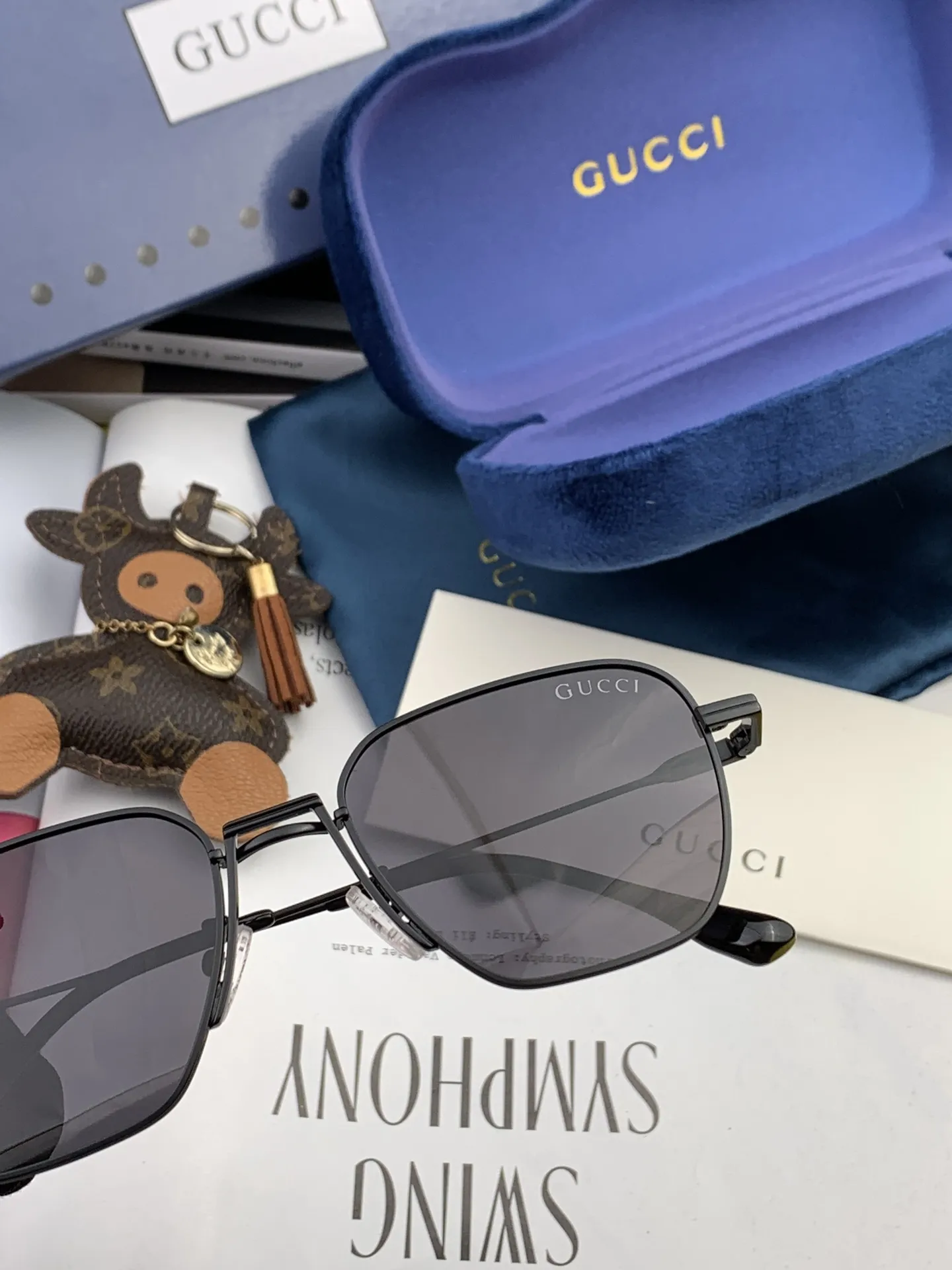 Gucci Ace Sunglasses [0zmGsA] view 5