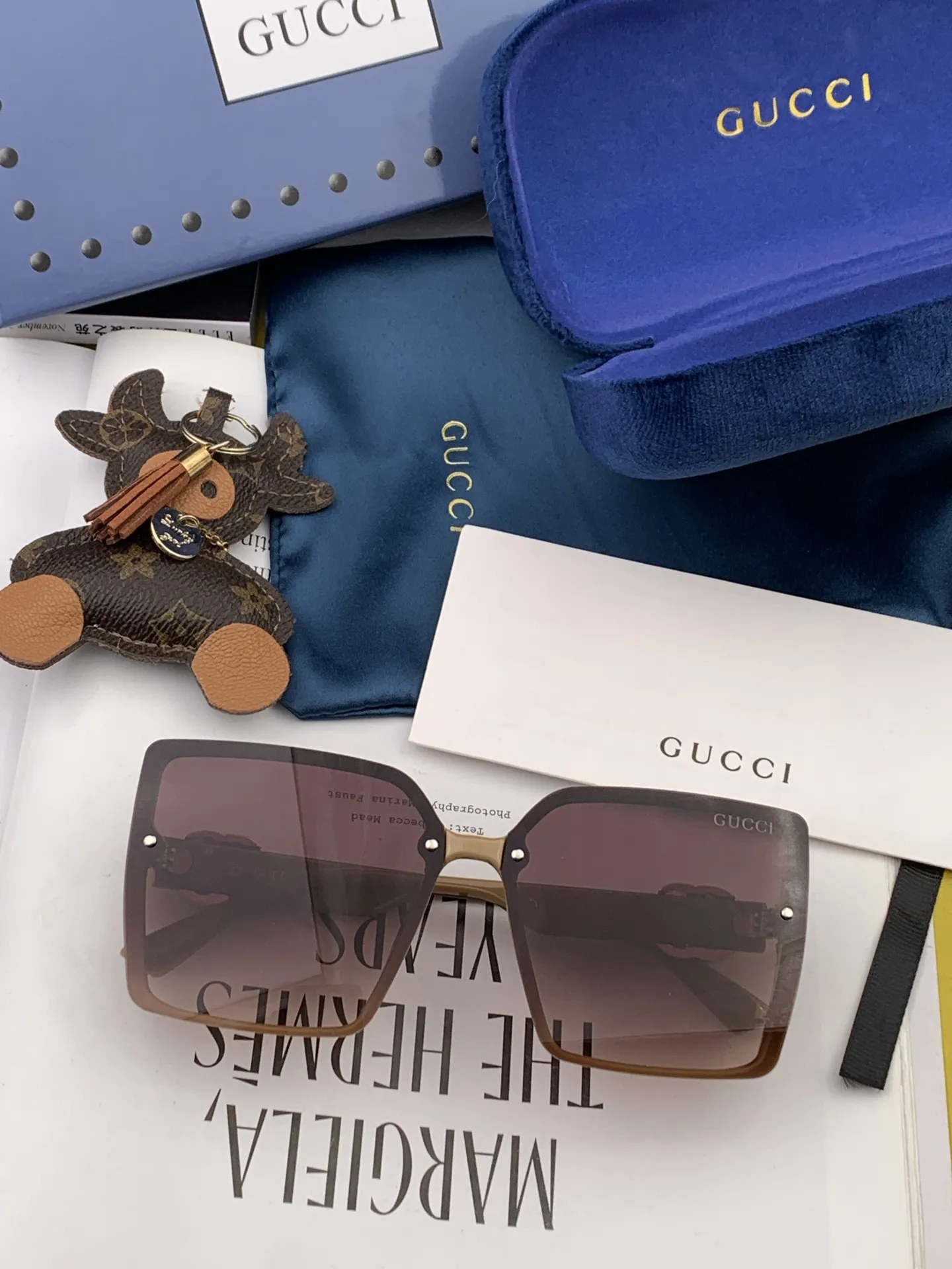 Gucci Ava Sunglasses [XVEFjw] view 3