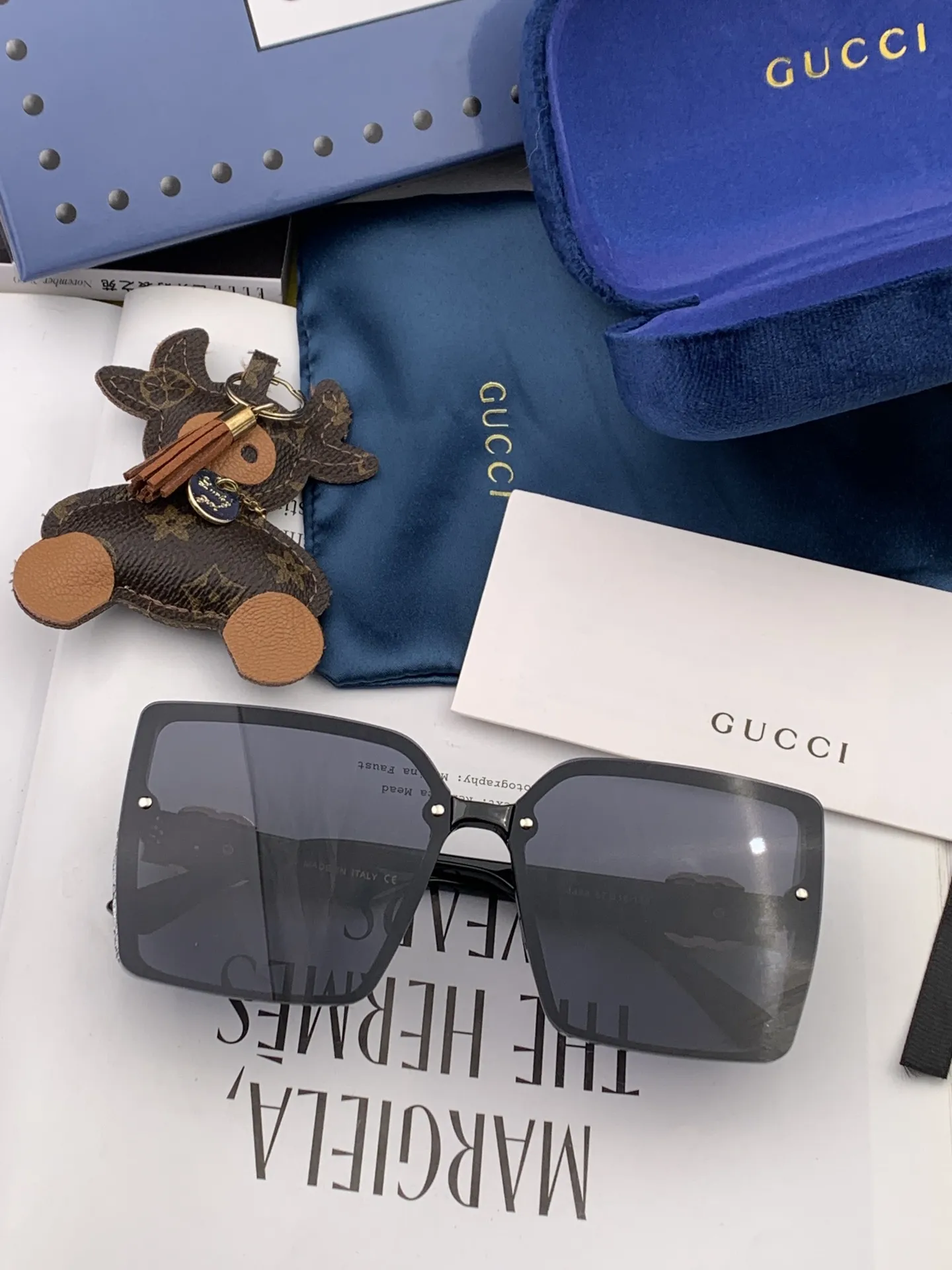Gucci Ava Sunglasses [XVEFjw] view 4