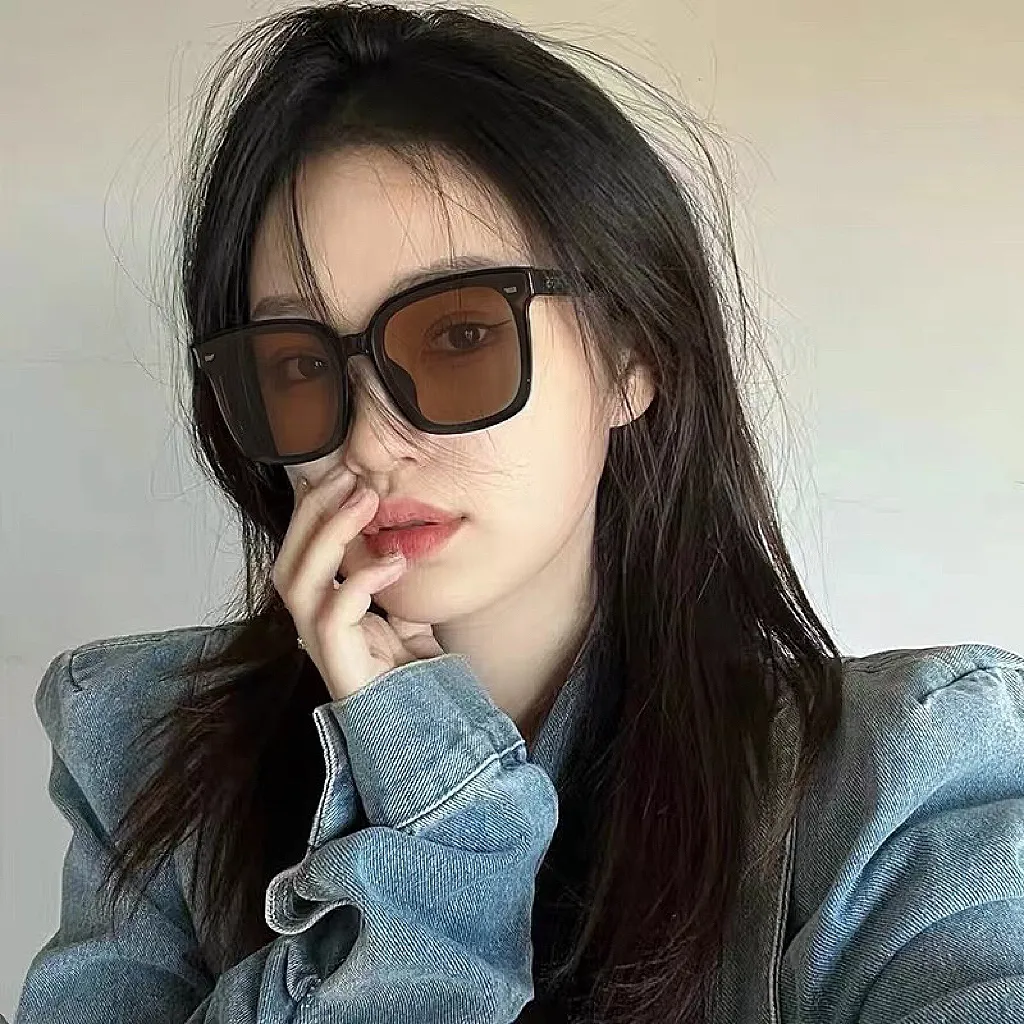 Gucci Ava Sunglasses [gBADjg] view 2