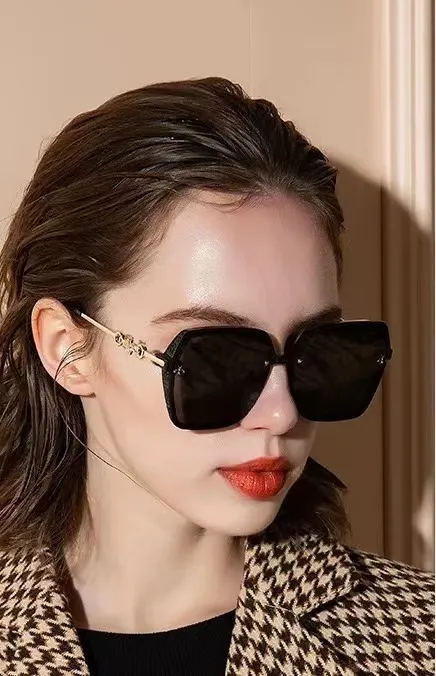 Gucci Ava Sunglasses [qds7DA] view 2