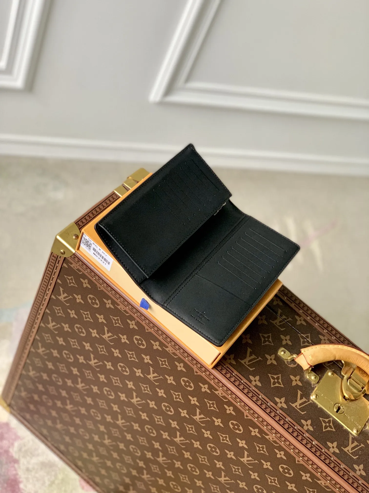 Louis Vuitton Brazza Embossed Leather view 4