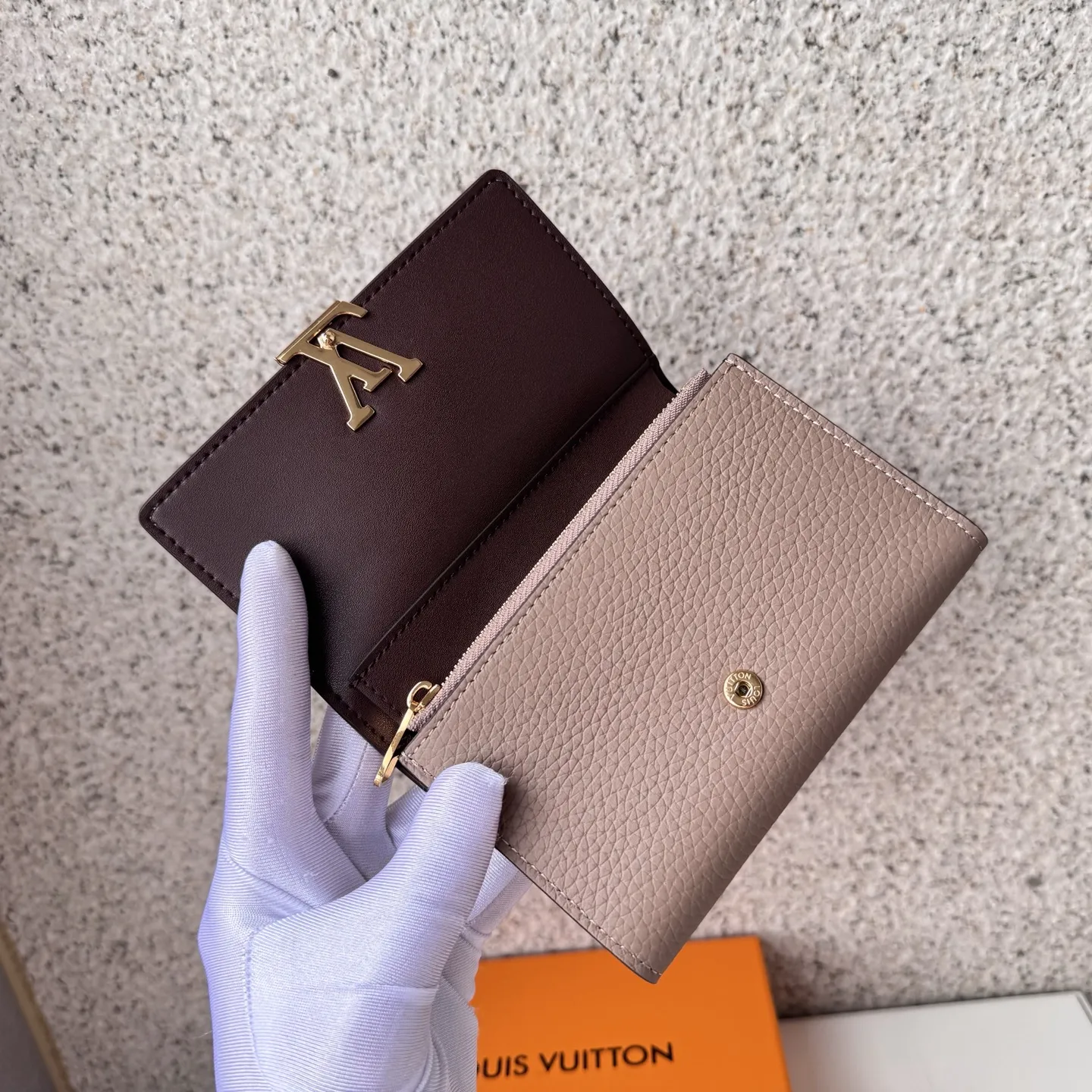 Louis Vuitton Capucines Apricot 13.5cm view 5
