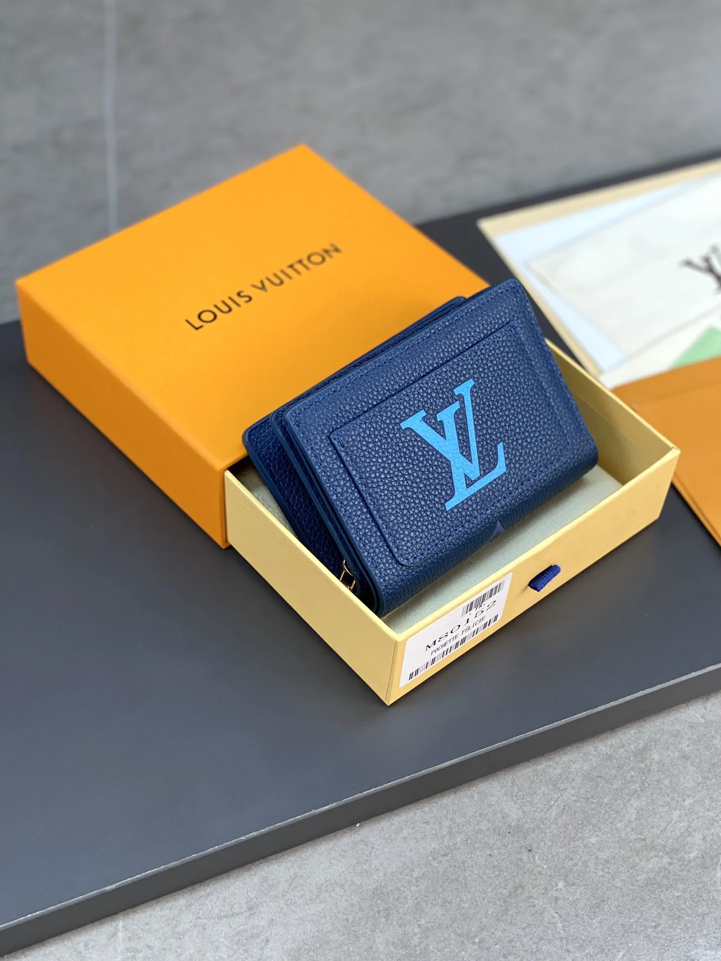 Louis Vuitton Clea Blue 11cm view 2