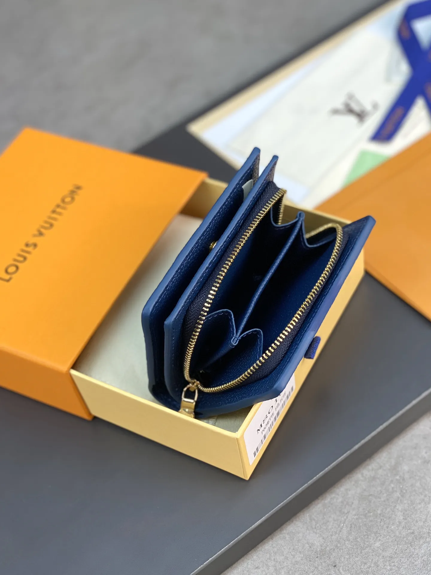 Louis Vuitton Clea Blue 11cm view 3