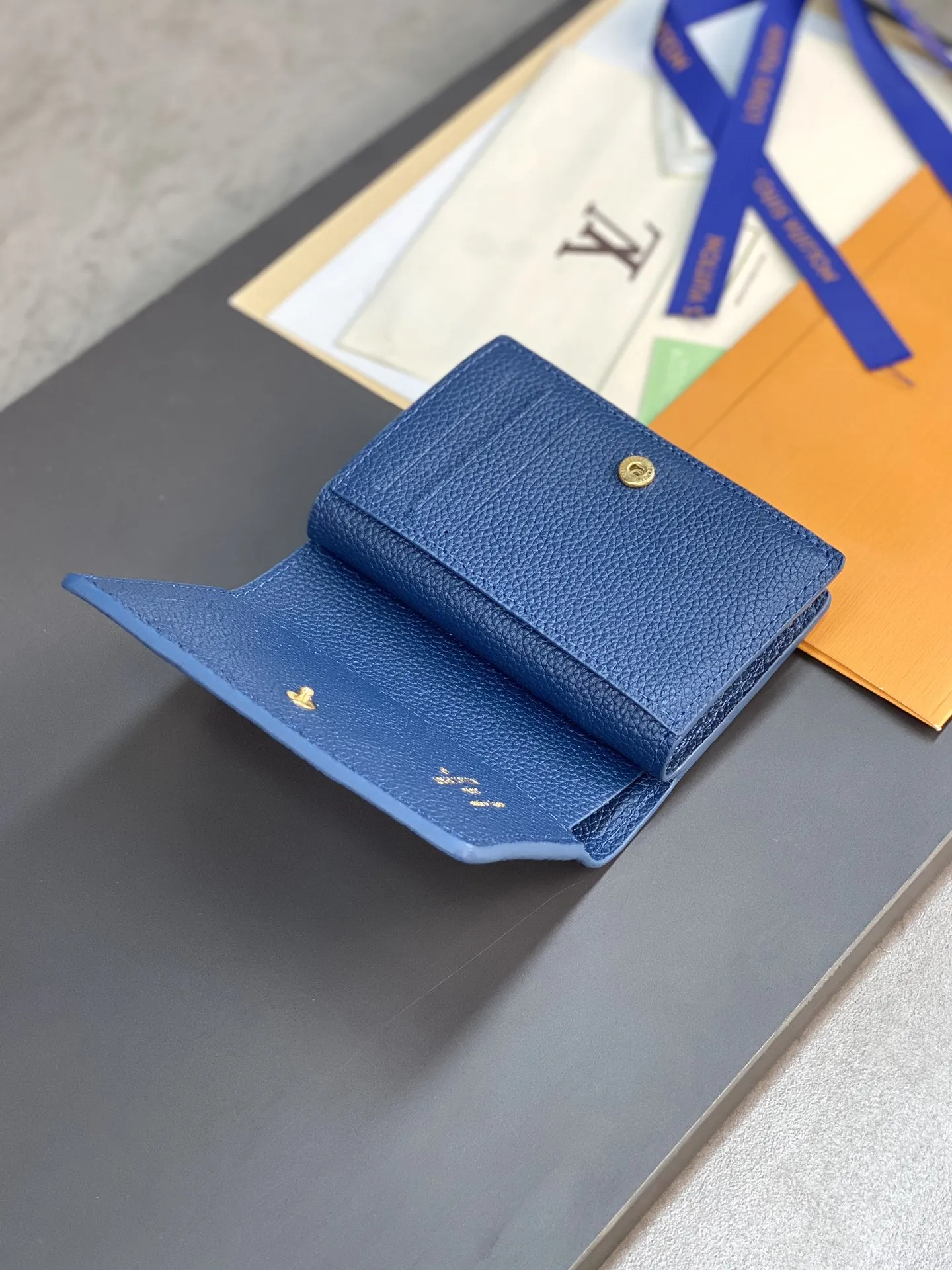 Louis Vuitton Clea Blue 11cm view 5