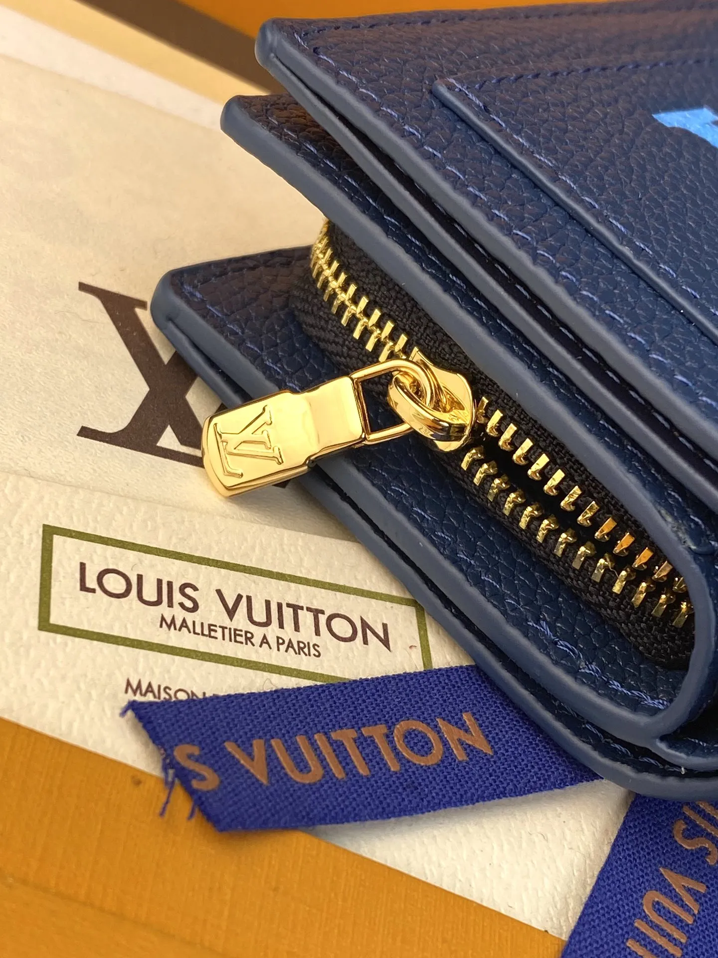 Louis Vuitton Clea Blue 11cm view 8