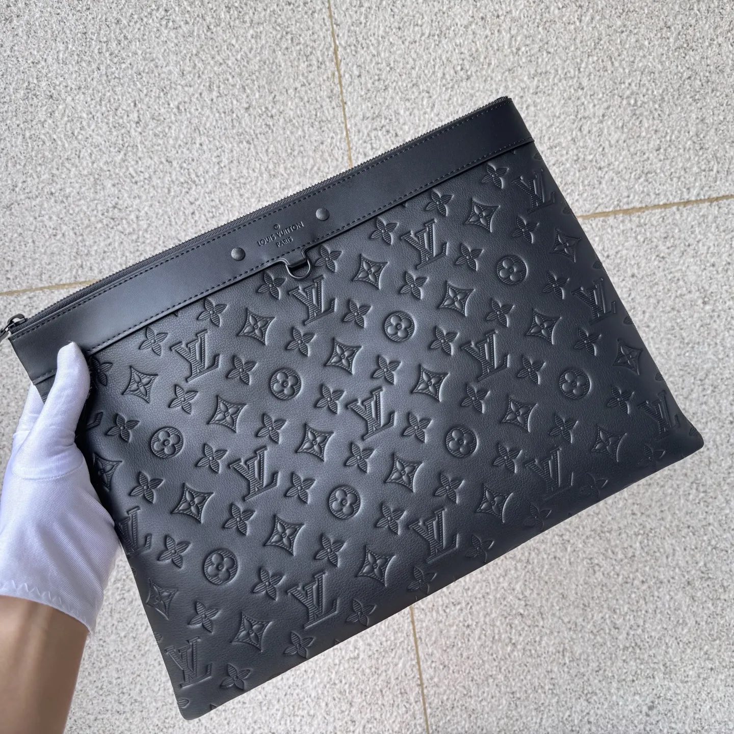 Louis Vuitton Discovery Pochette Black [146509] view 3