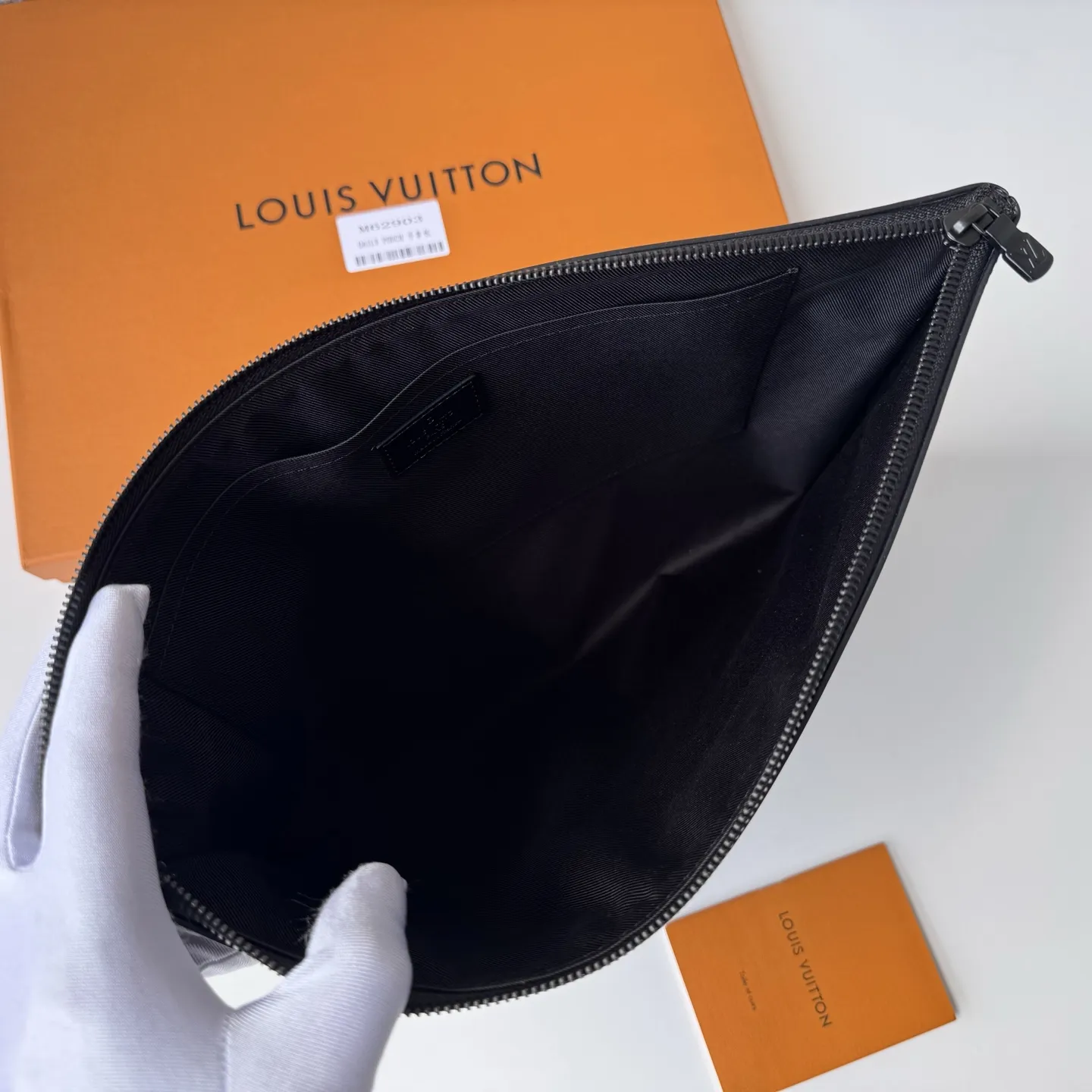 Louis Vuitton Discovery Pochette Black [146509] view 6