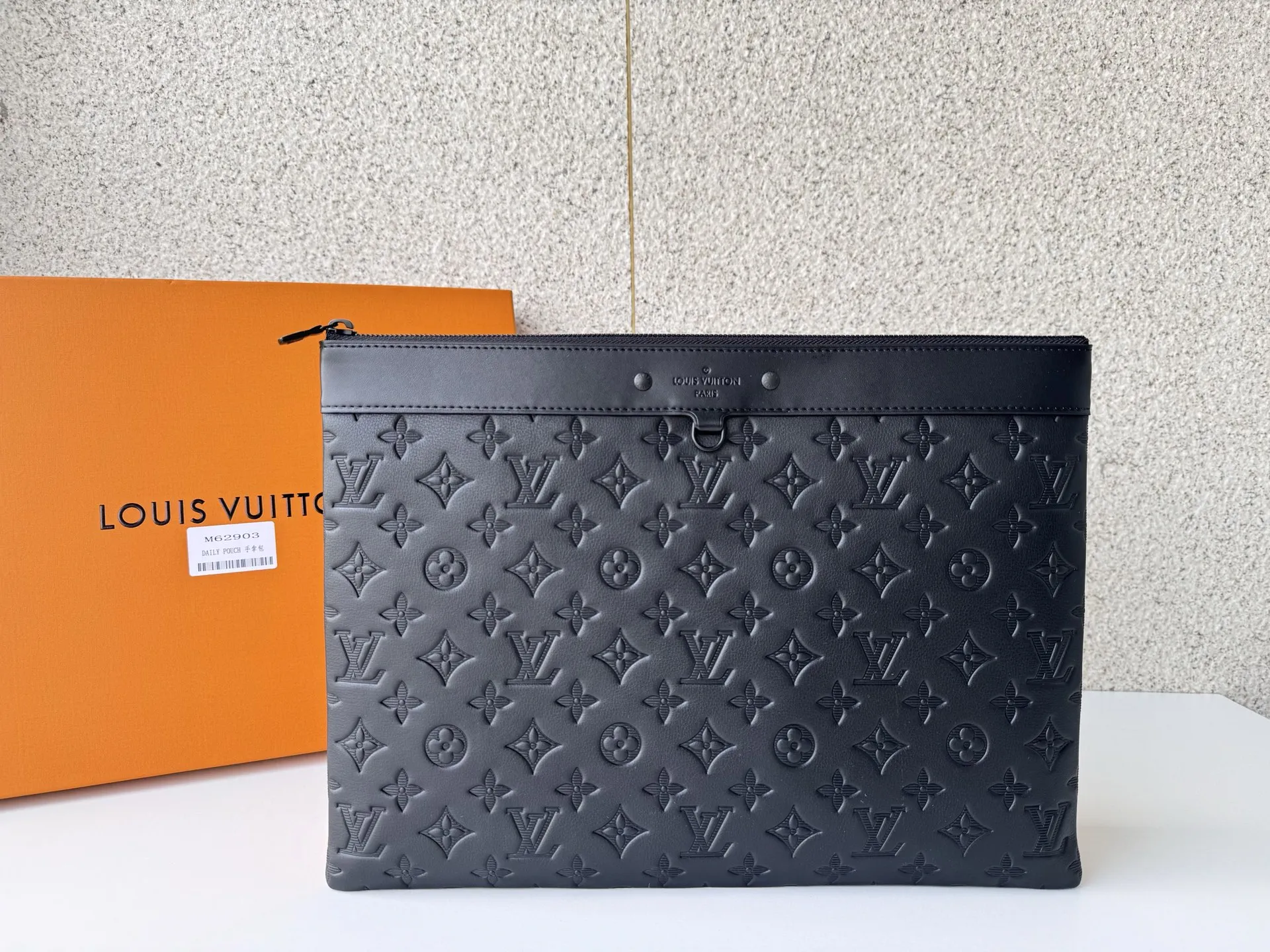 LV  Wallets Louis Vuitton Discovery Pochette Black [146509] - Certified Pre-Owned Luxury