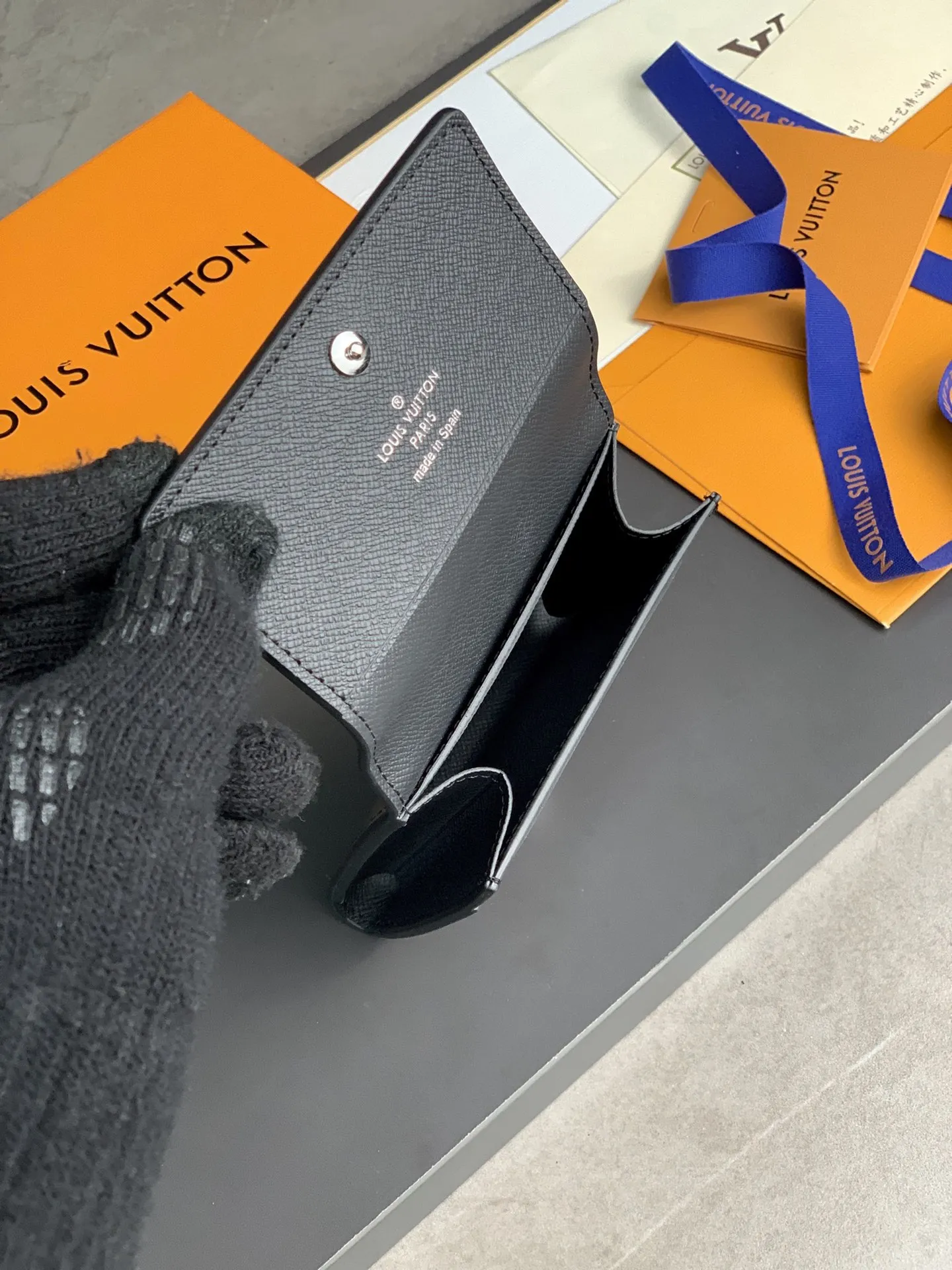 Louis Vuitton Enveloppe Black view 4