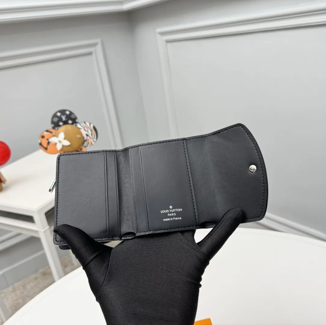 Louis Vuitton Iris XS Black 9.8cm view 3