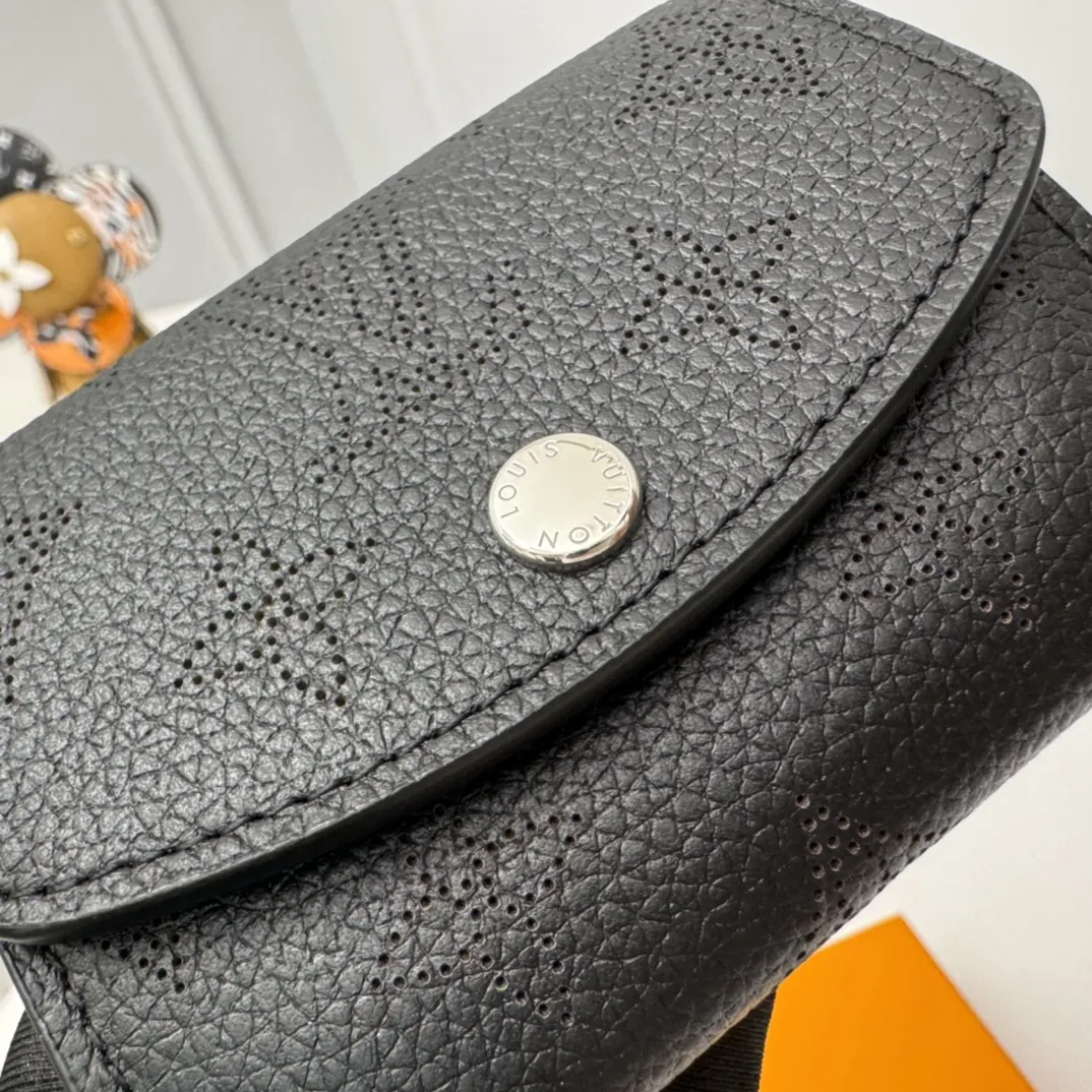 Louis Vuitton Iris XS Black 9.8cm view 6