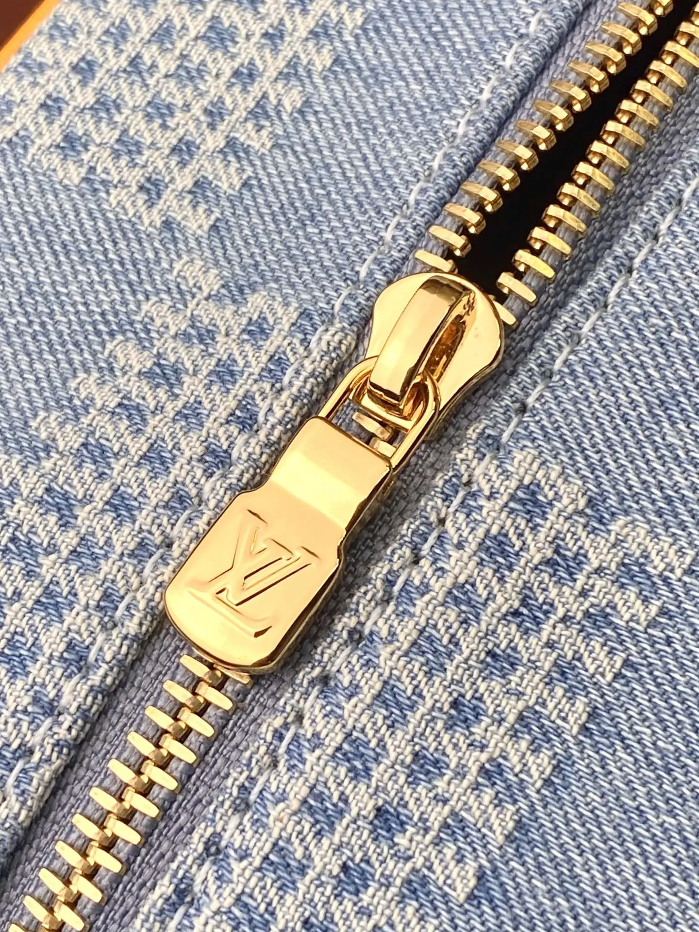 Louis Vuitton Locker Dopp Kit view 8