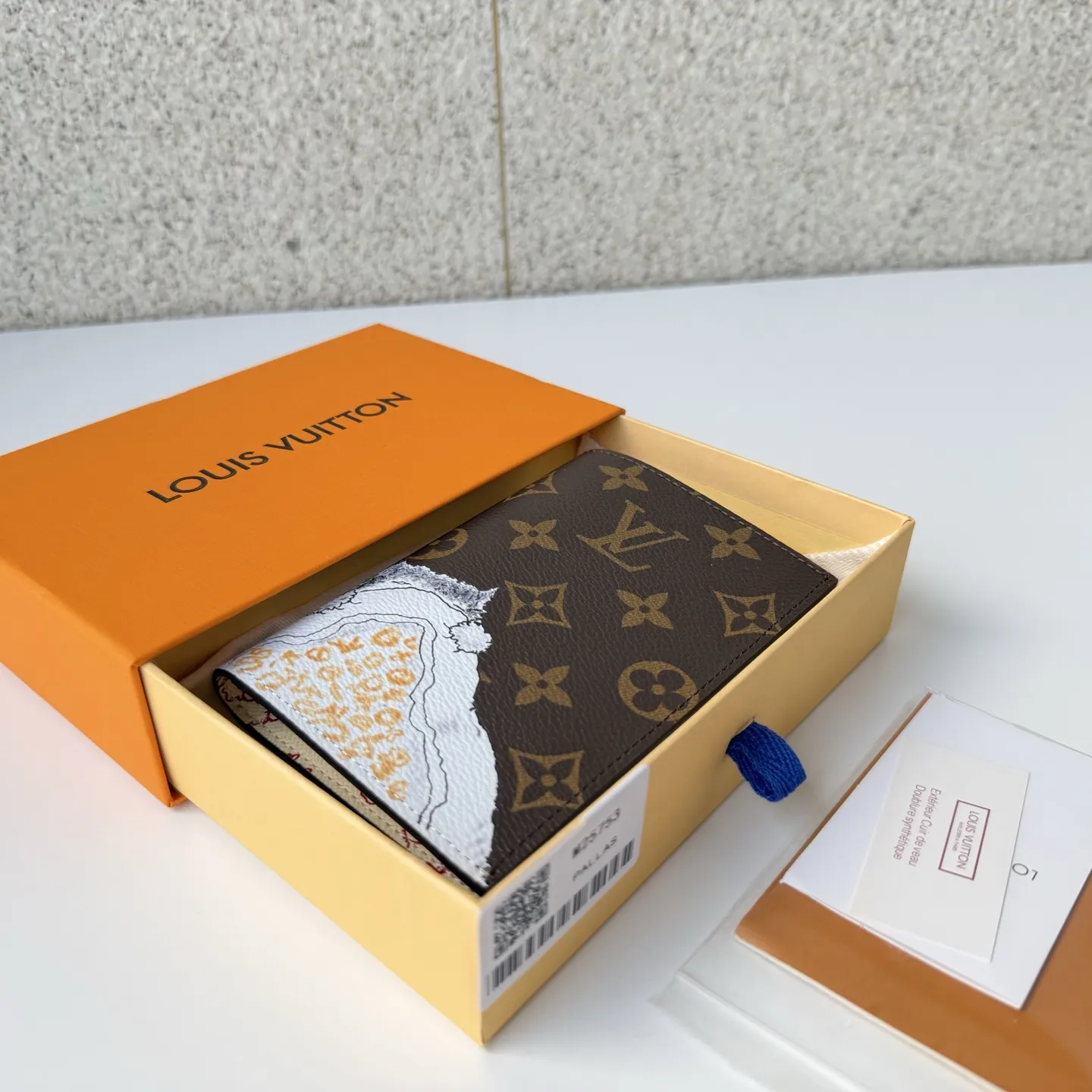 Louis Vuitton M25753 view 3
