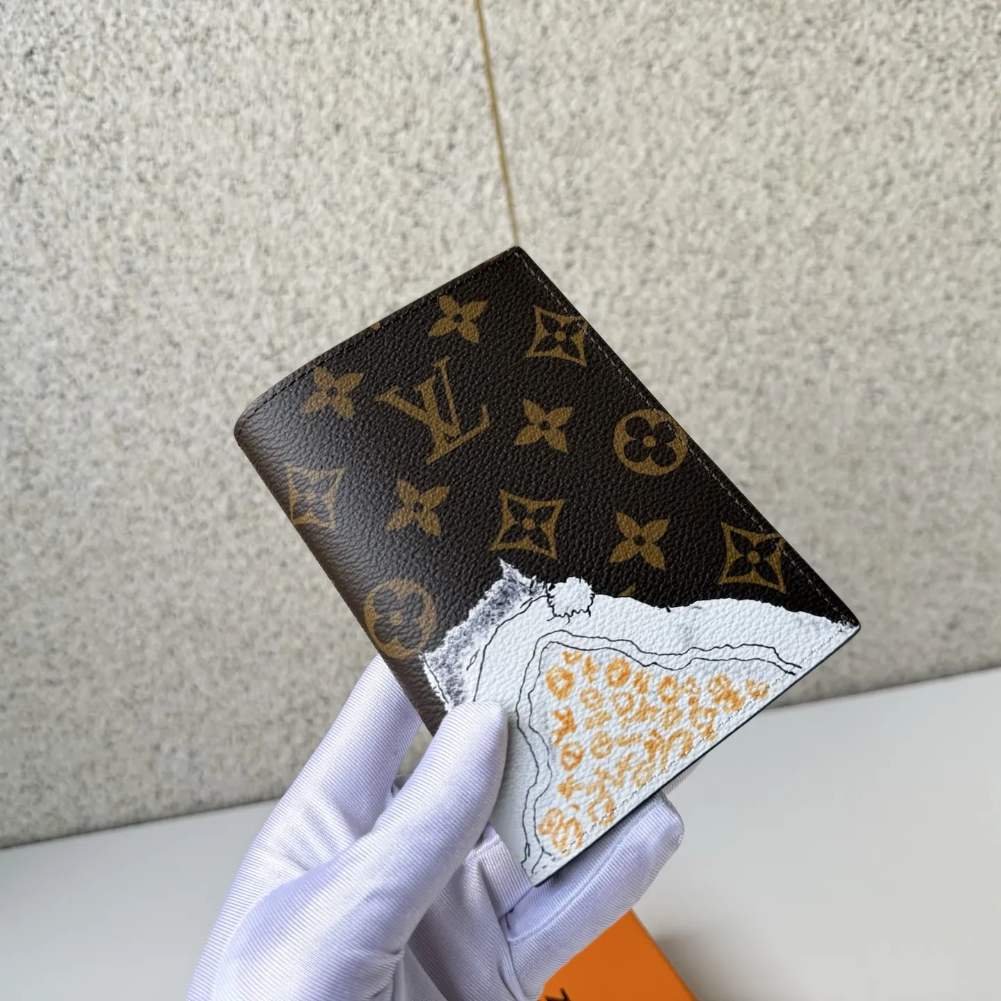 Louis Vuitton M25753 view 4