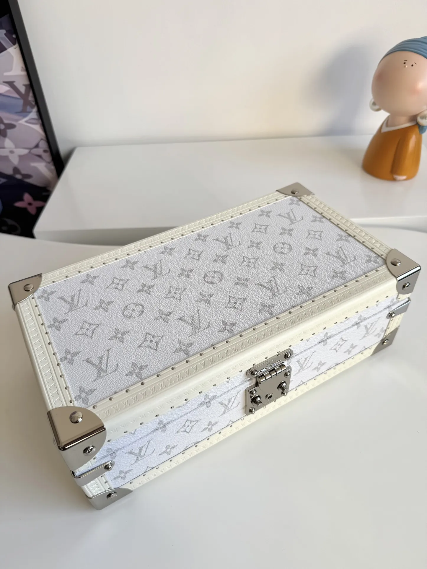 Louis Vuitton M4700B White 34cm view 2
