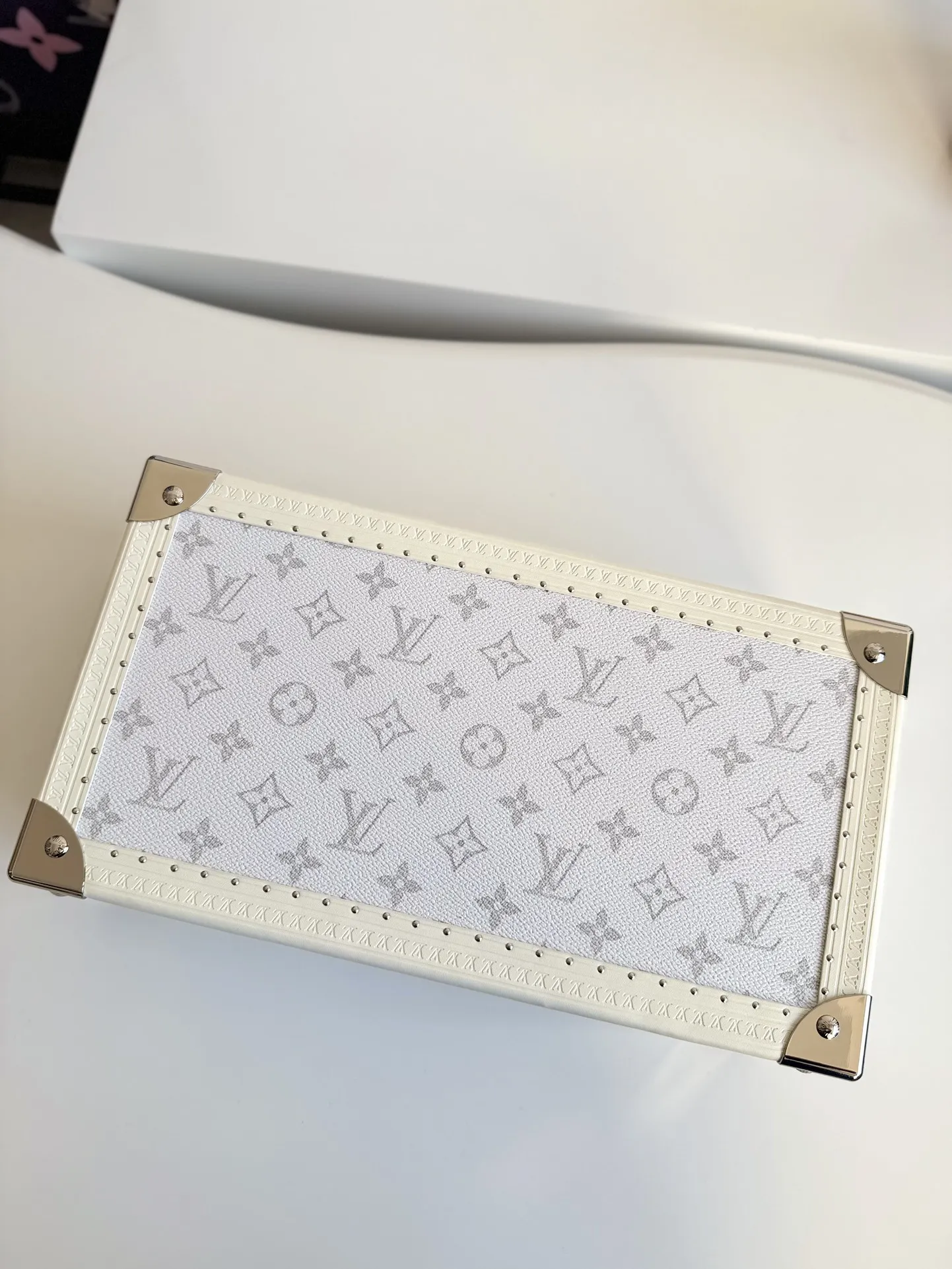 Louis Vuitton M4700B White 34cm view 3
