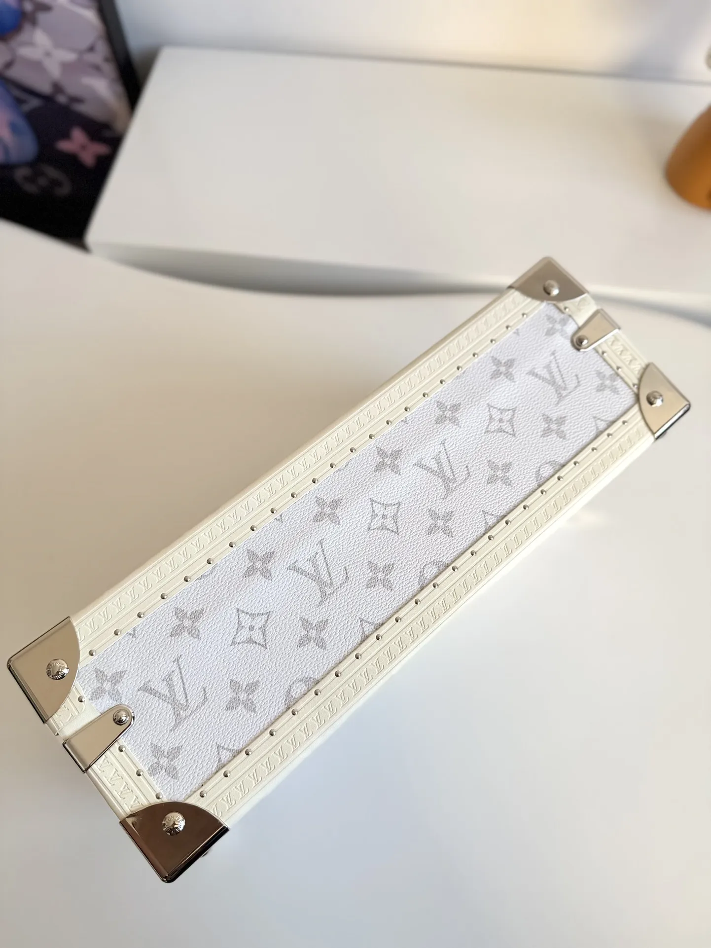 Louis Vuitton M4700B White 34cm view 5