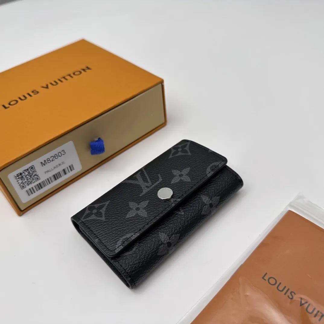 Louis Vuitton M82603 Black view 2