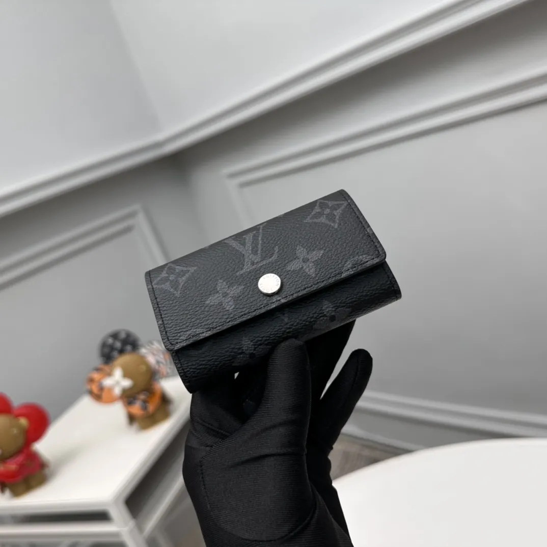 Louis Vuitton M82603 Black view 4