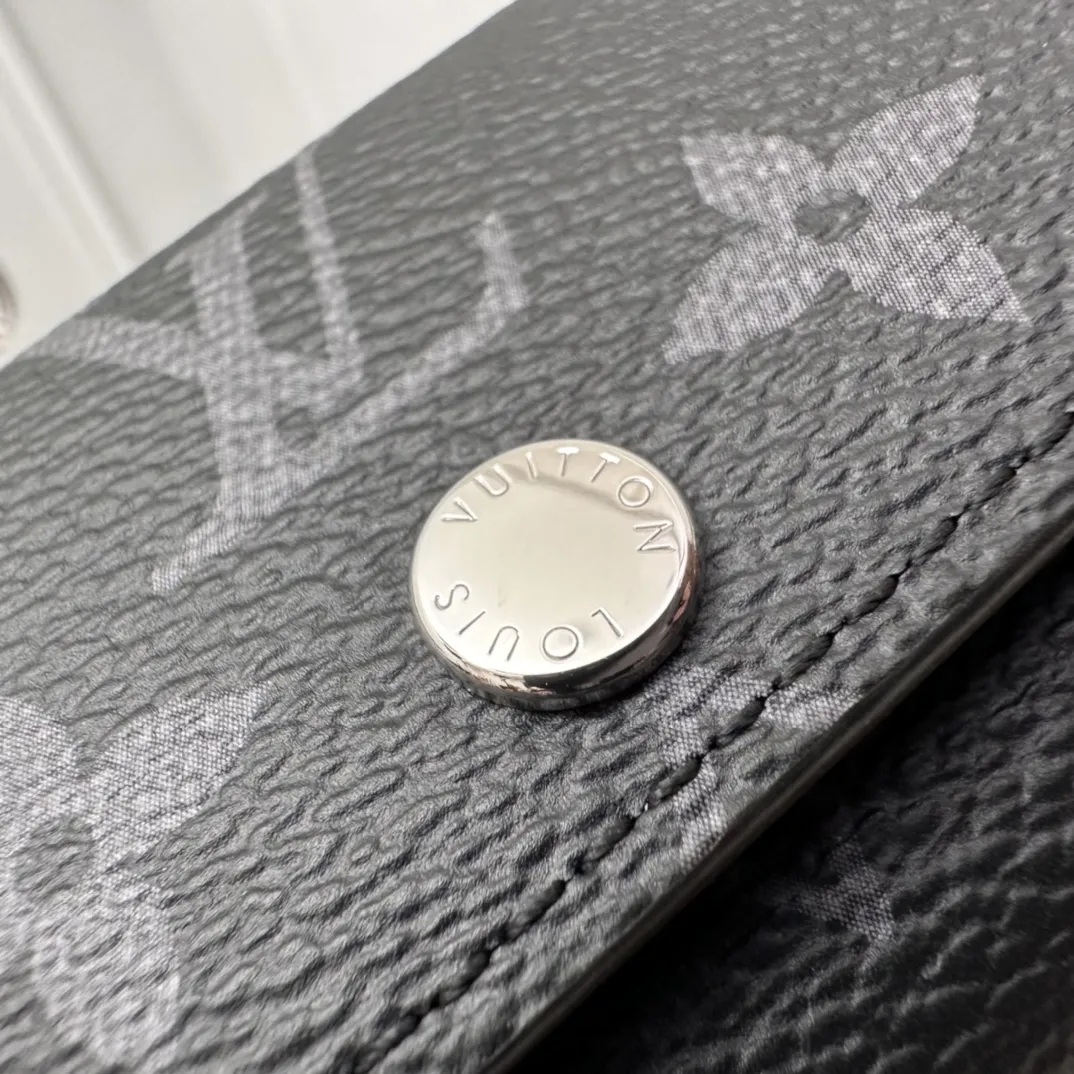 Louis Vuitton M82603 Black view 5