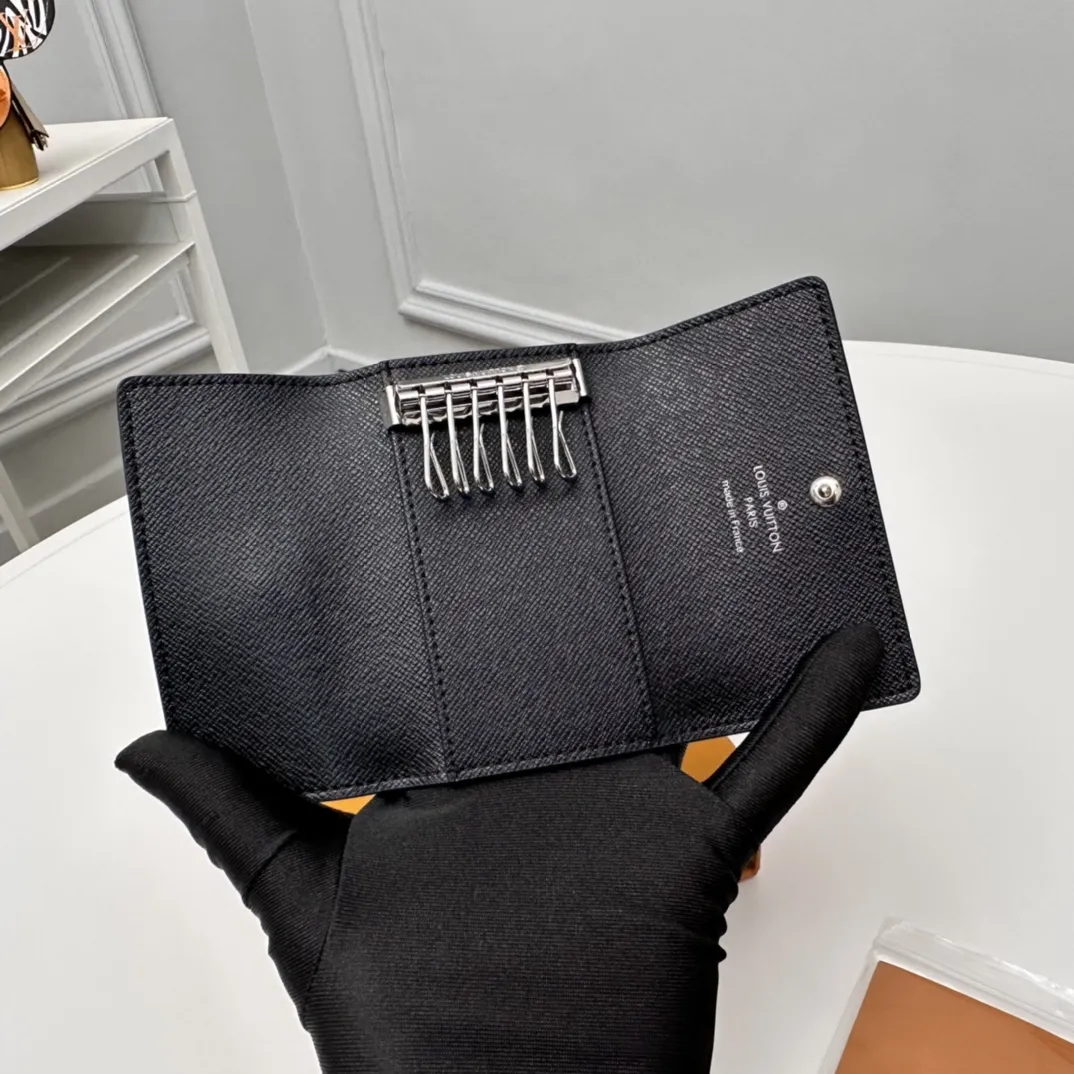 Louis Vuitton M82603 Black view 6
