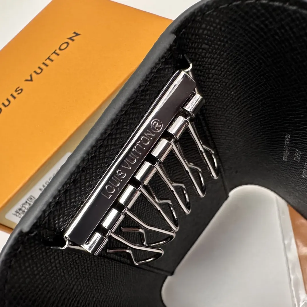 Louis Vuitton M82603 Black view 7