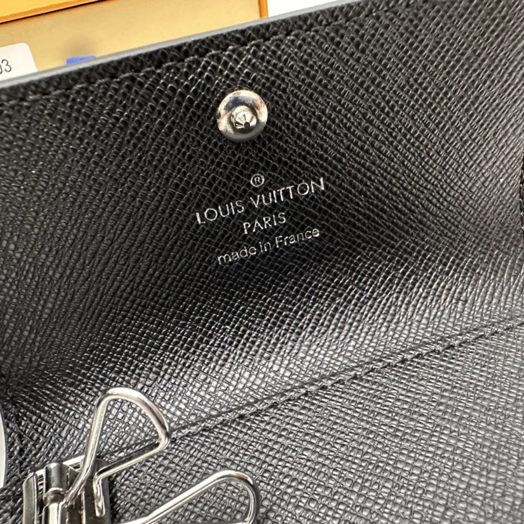 Louis Vuitton M82603 Black view 8