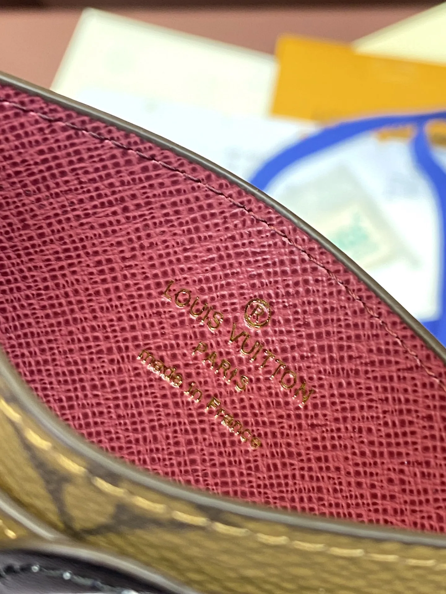 Louis Vuitton M83691 Dog view 6