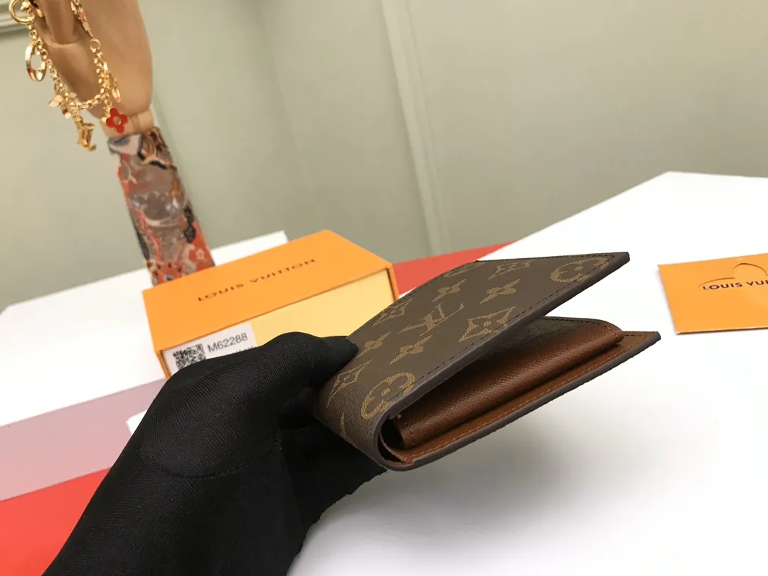 Louis Vuitton Marco Monogram view 4