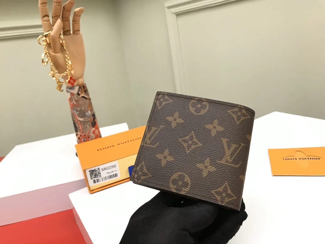 Louis Vuitton Marco Monogram view 8