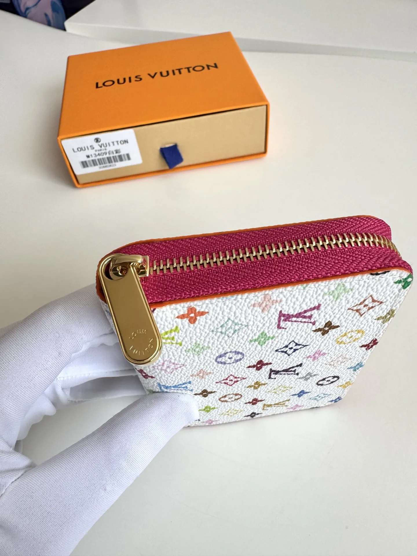Louis Vuitton Murakami White Rainbow 11cm view 4