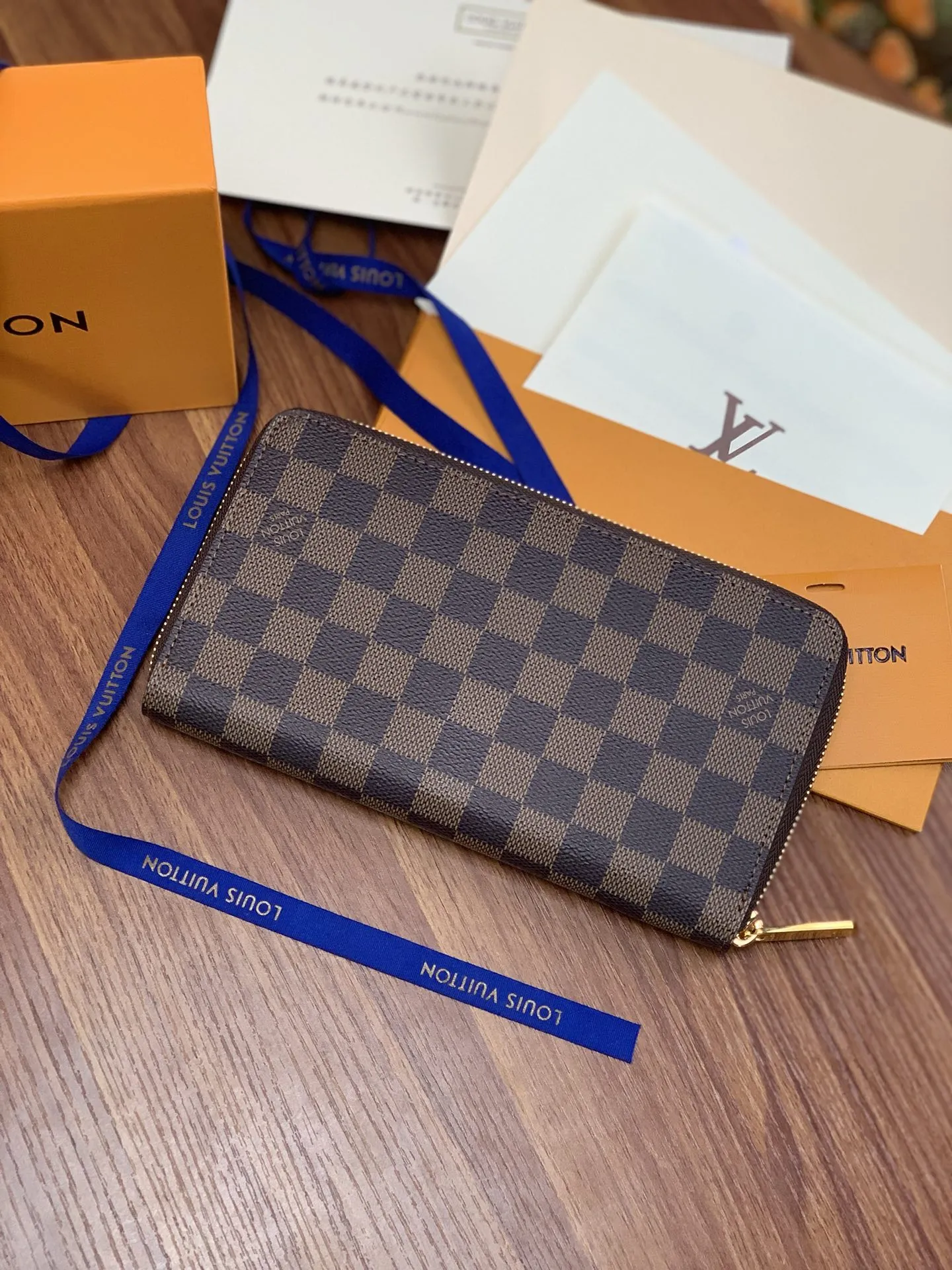 Louis Vuitton N60003 view 3